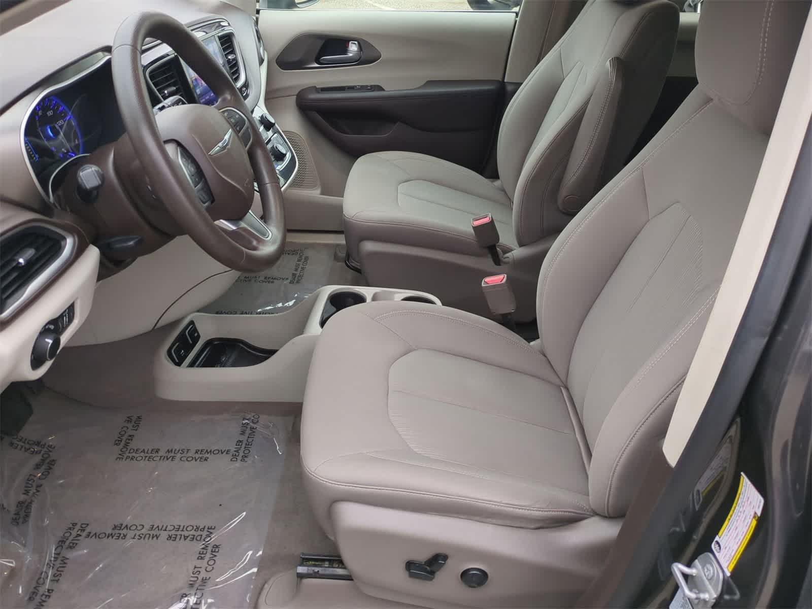 Thumbnail: 2017 Chrysler Pacifica - 16