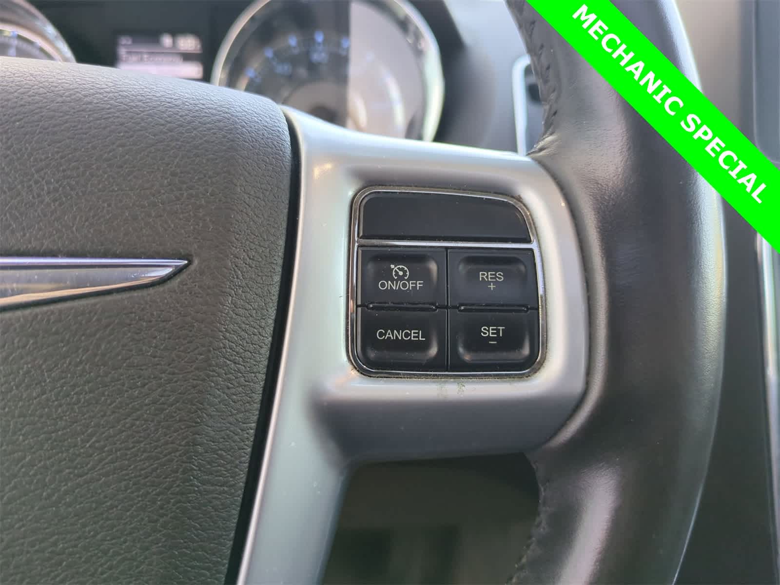 Thumbnail: 2011 Chrysler Town & Country - 24