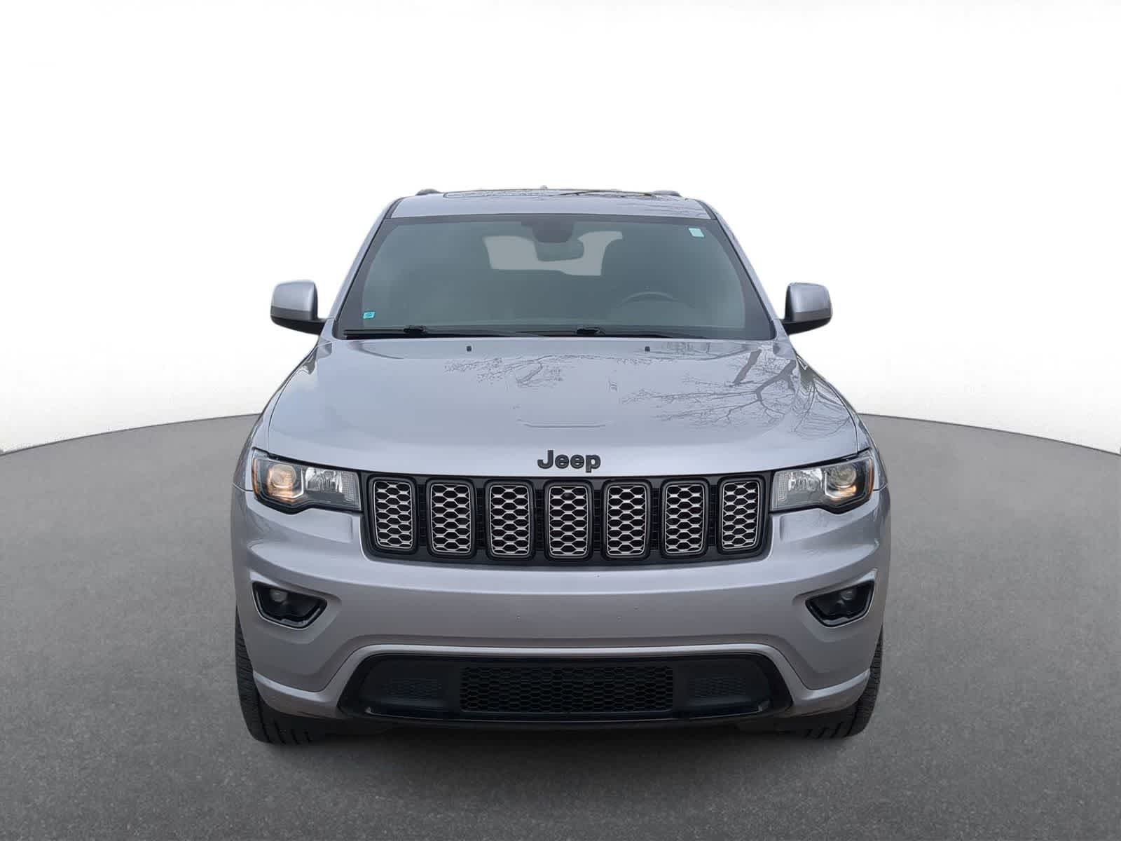 Thumbnail: 2020 Jeep Grand Cherokee - 3