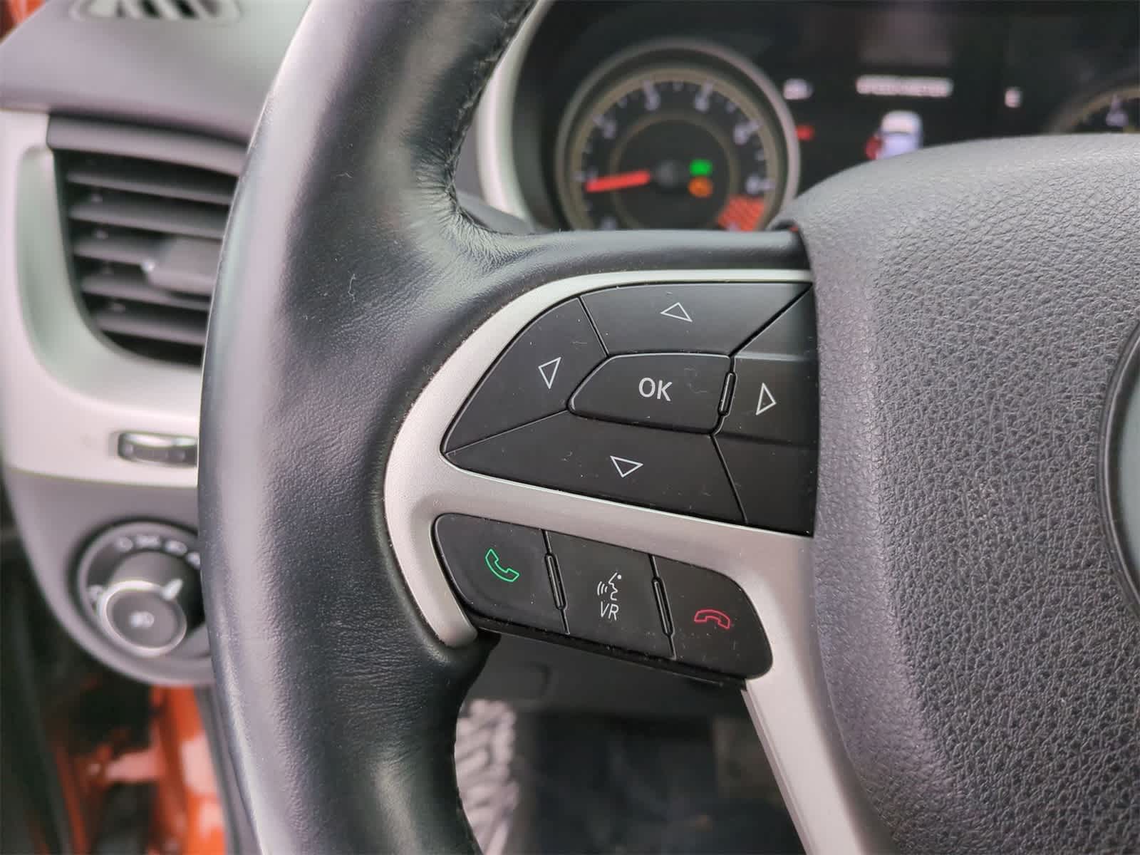 Thumbnail: 2015 Jeep Cherokee - 23