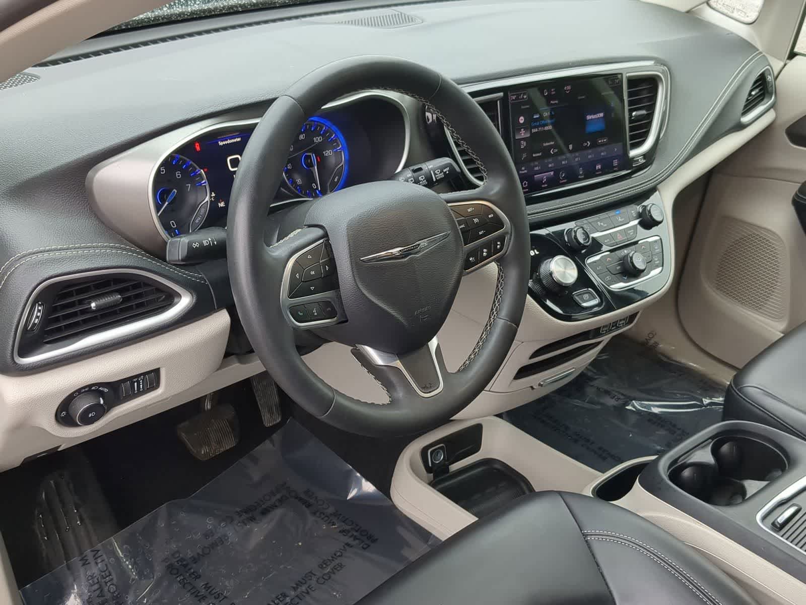 Thumbnail: 2023 Chrysler Pacifica - 10