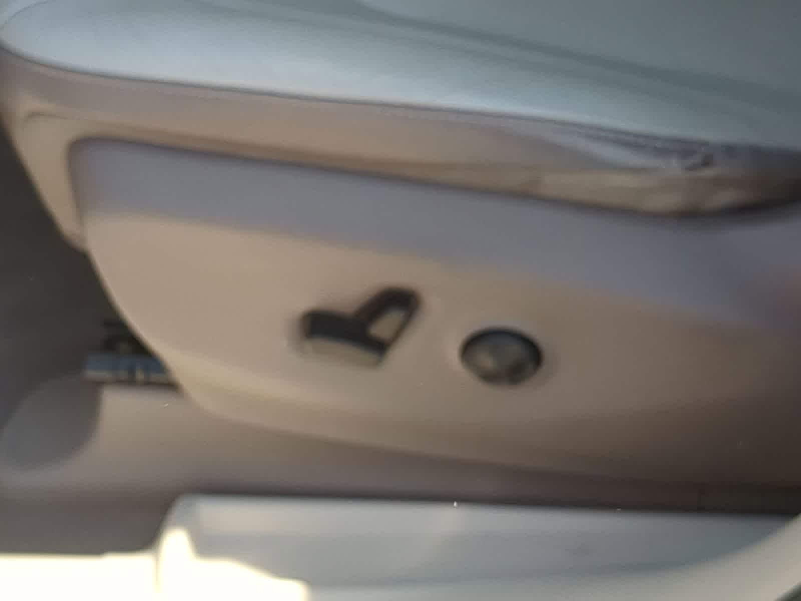 Thumbnail: 2017 Chrysler Pacifica - 17