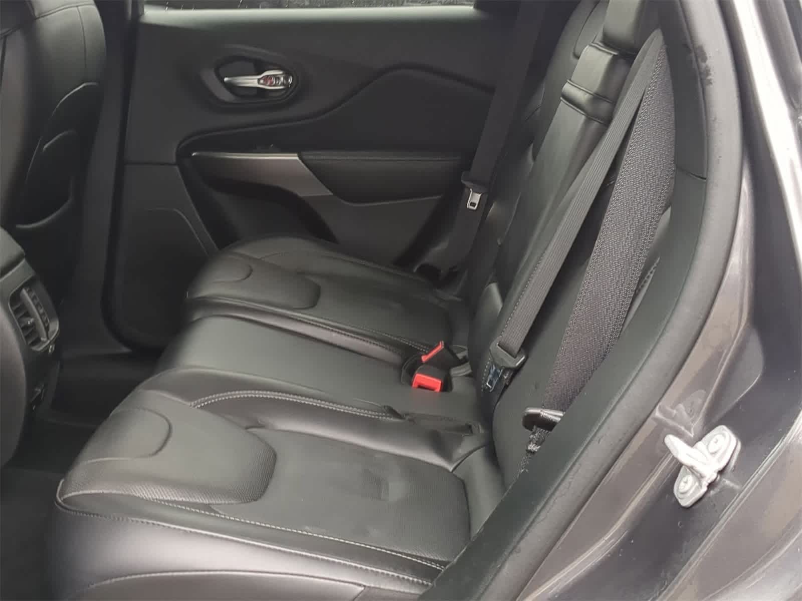 Thumbnail: 2019 Jeep Cherokee - 26