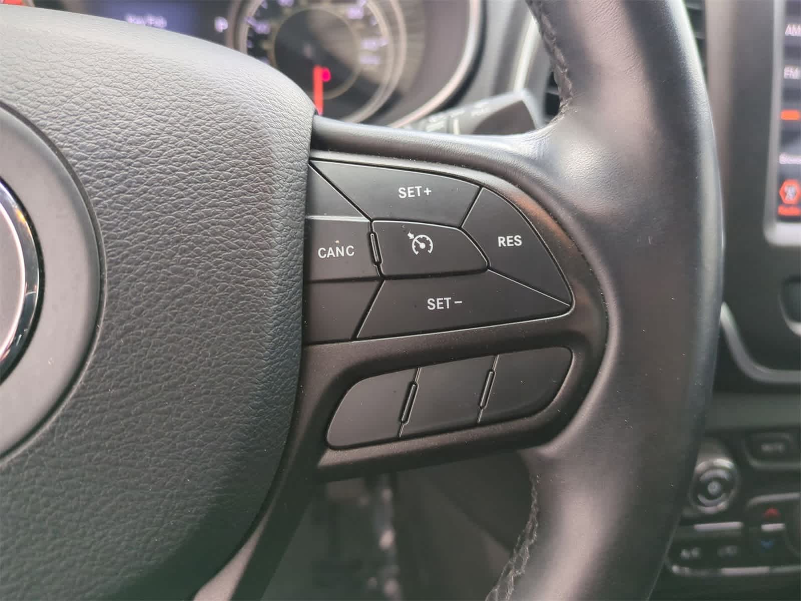 Thumbnail: 2019 Jeep Cherokee - 24