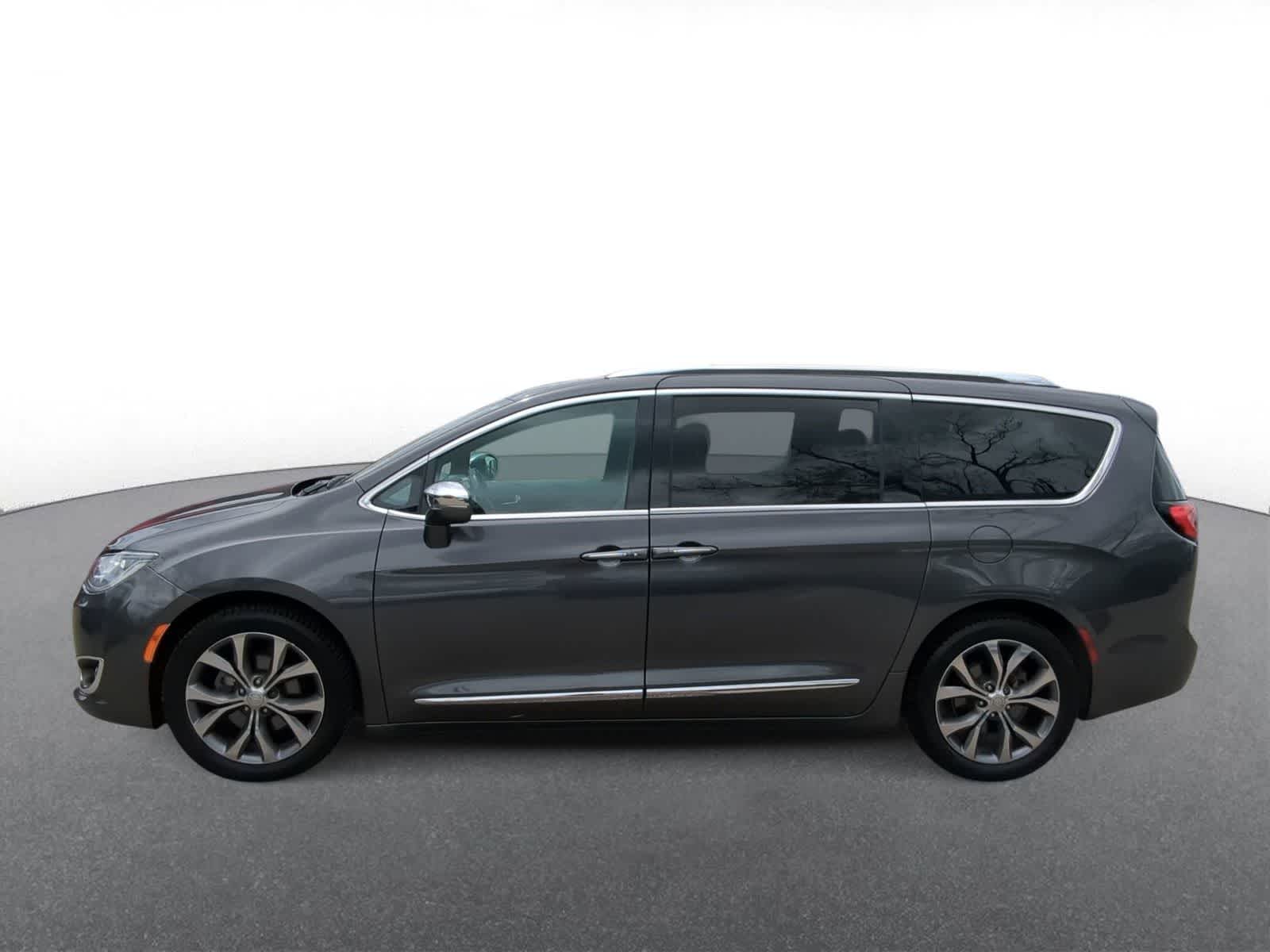 Thumbnail: 2020 Chrysler Pacifica - 5
