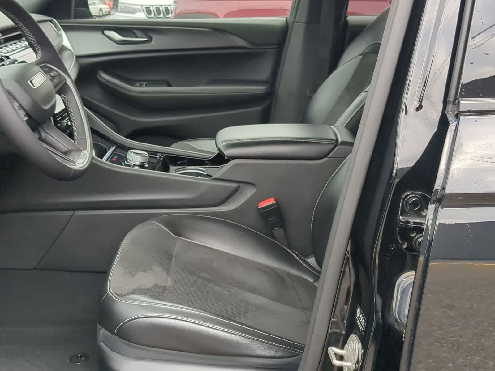 Thumbnail: 2023 Jeep Grand Cherokee - 16