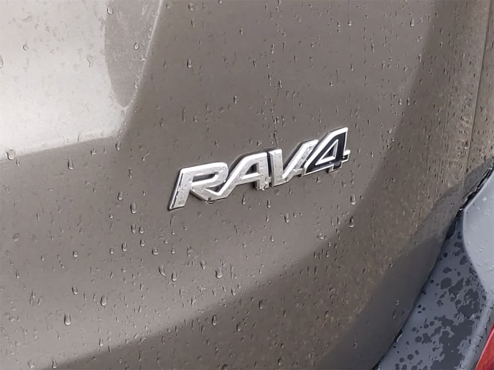 2013 Toyota RAV4 XLE 13