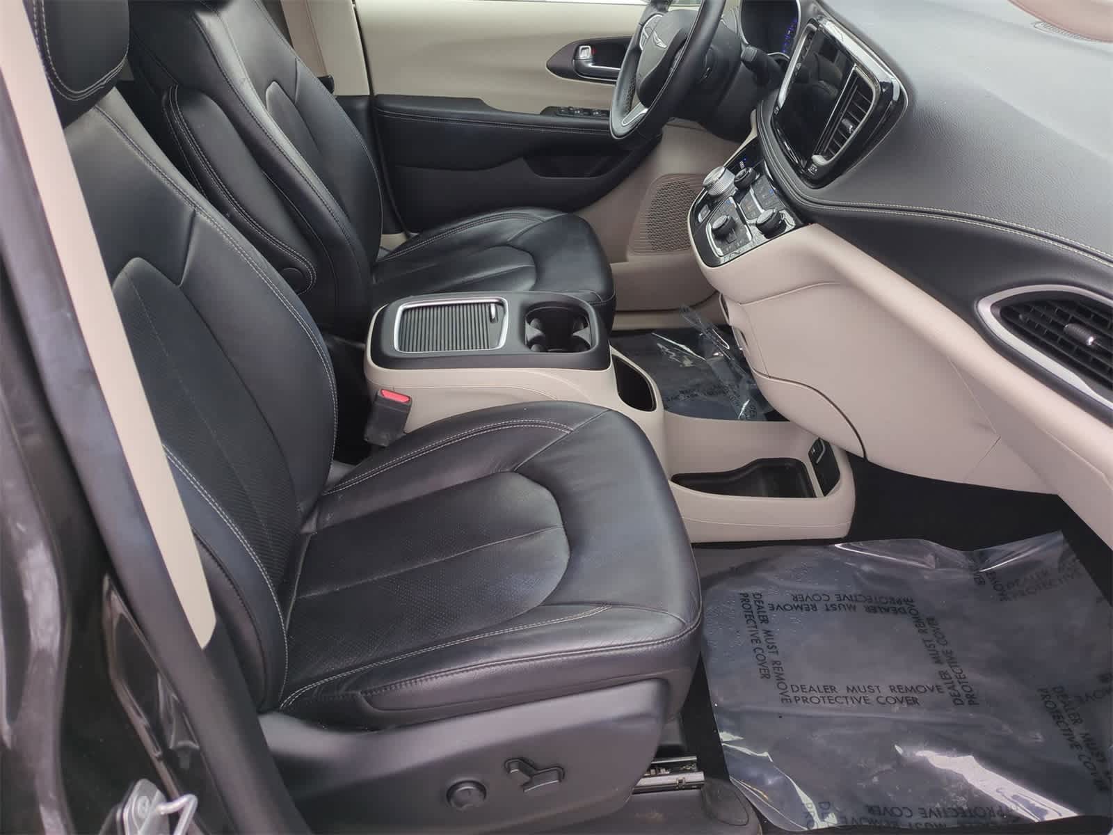 Thumbnail: 2022 Chrysler Pacifica - 21