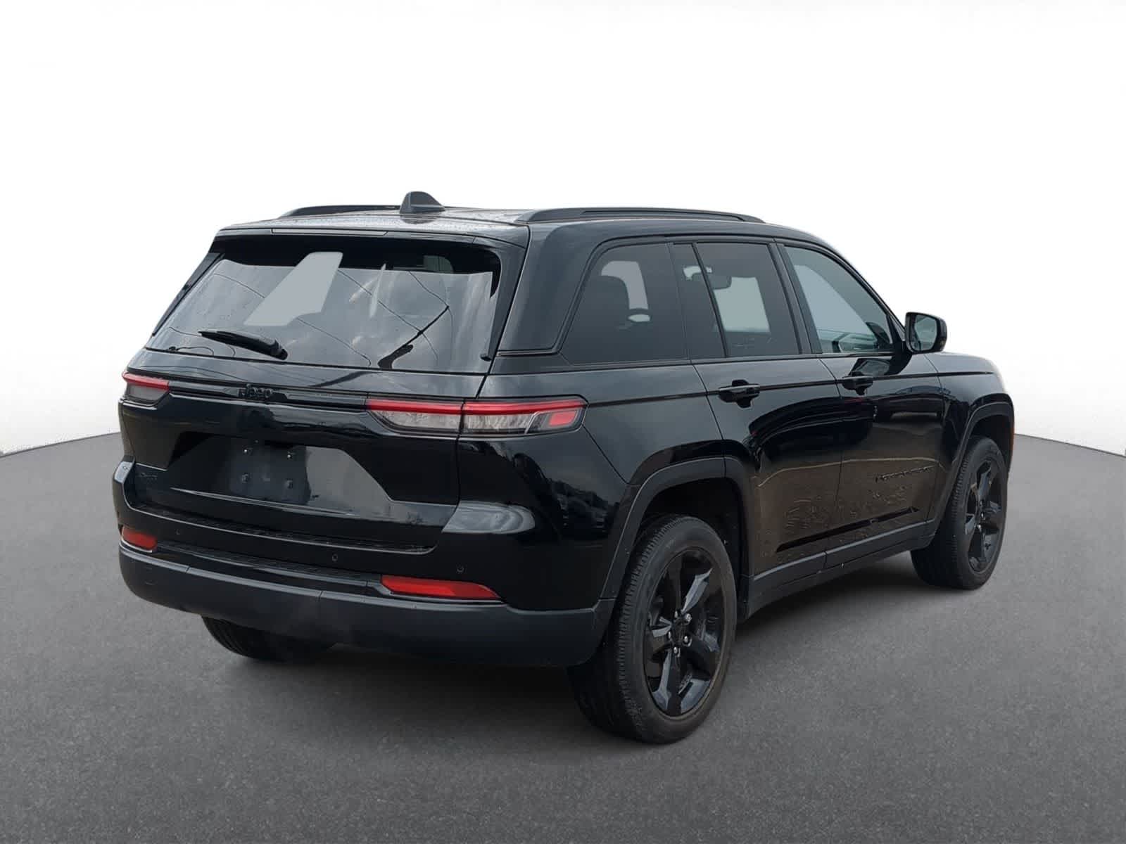 Thumbnail: 2023 Jeep Grand Cherokee - 8