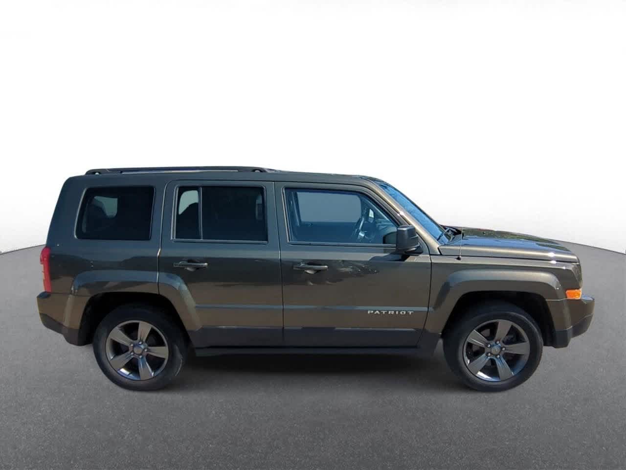 Thumbnail: 2015 Jeep Patriot - 9