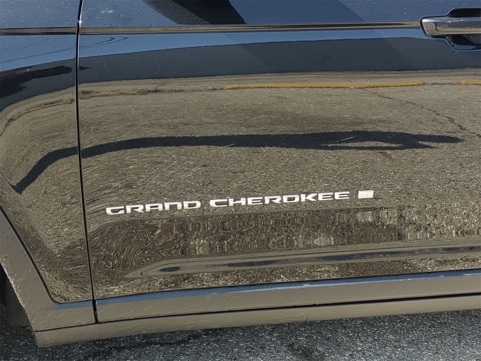 Thumbnail: 2023 Jeep Grand Cherokee - 20