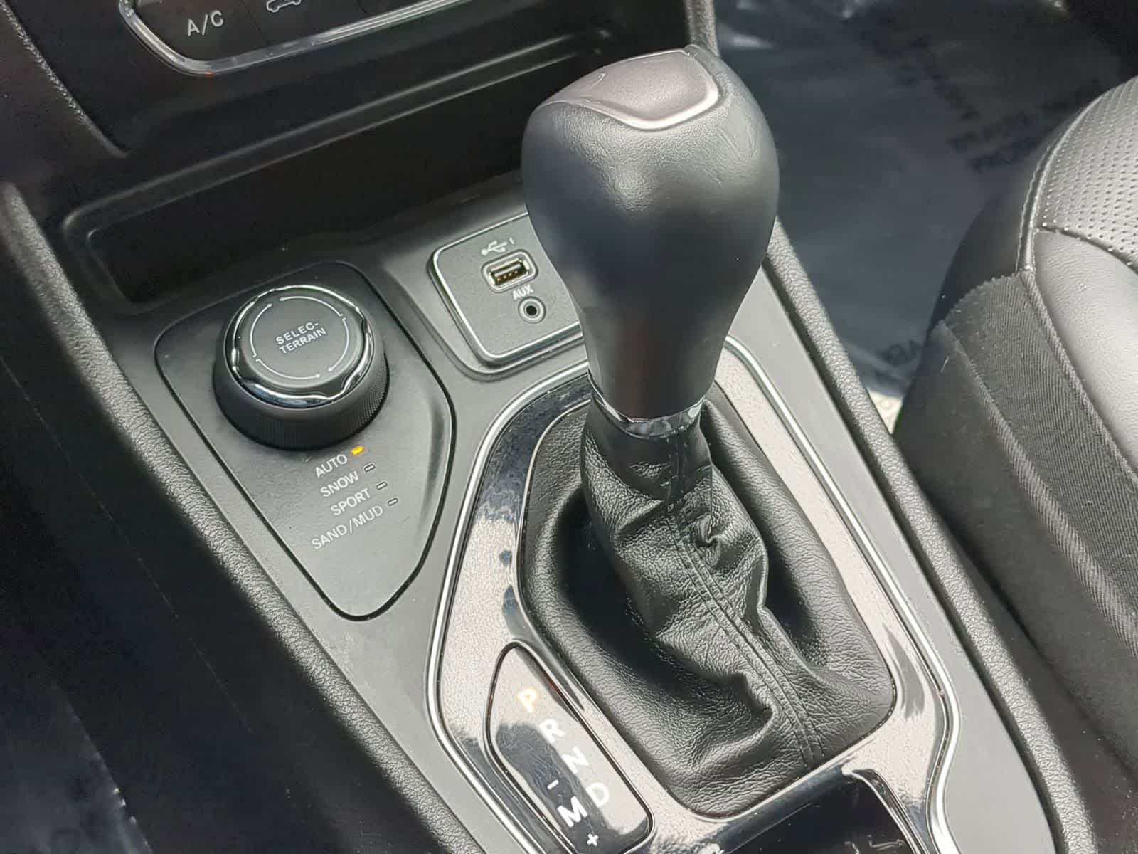 Thumbnail: 2019 Jeep Cherokee - 30