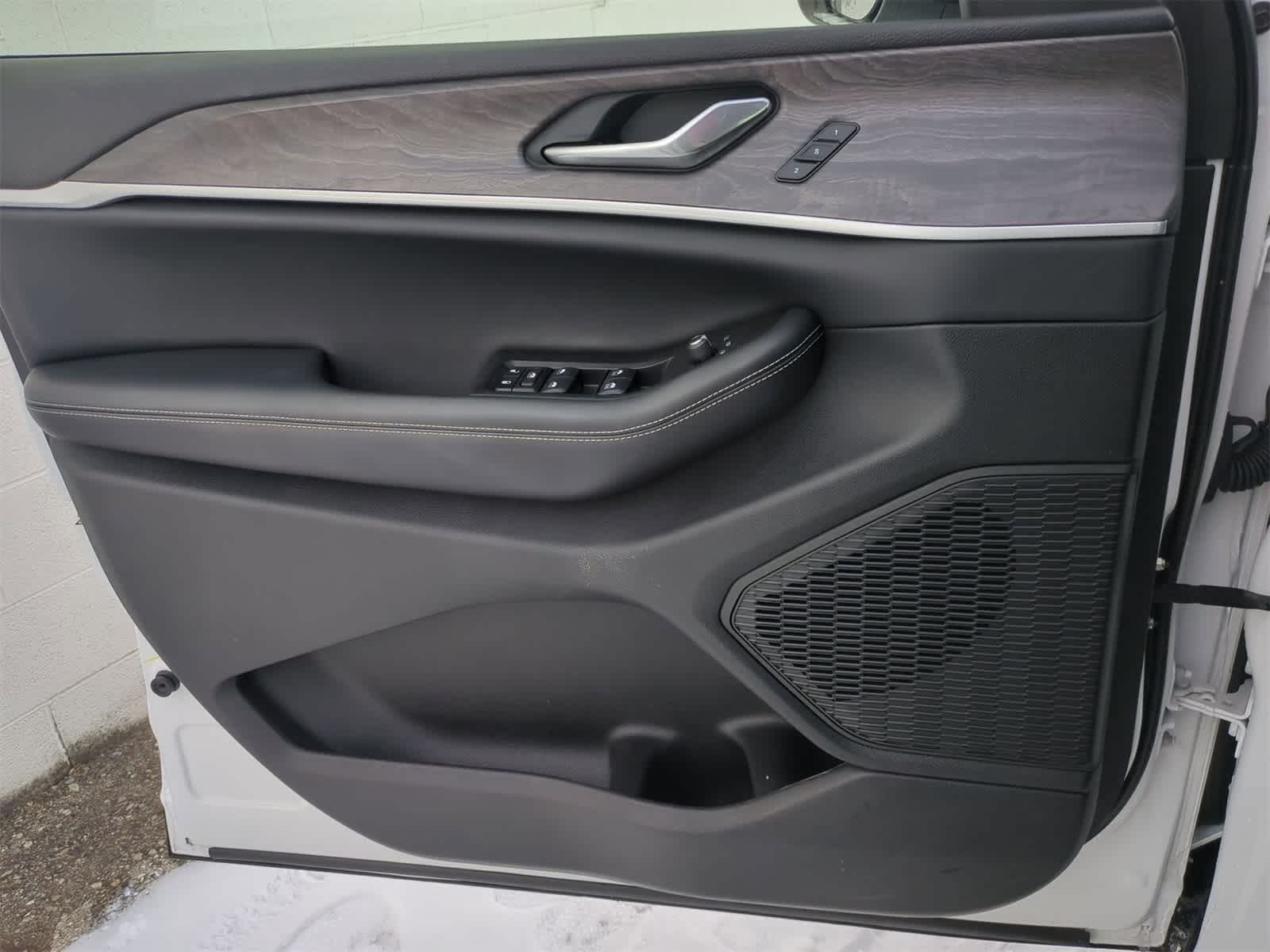 Thumbnail: 2023 Jeep Grand Cherokee - 30