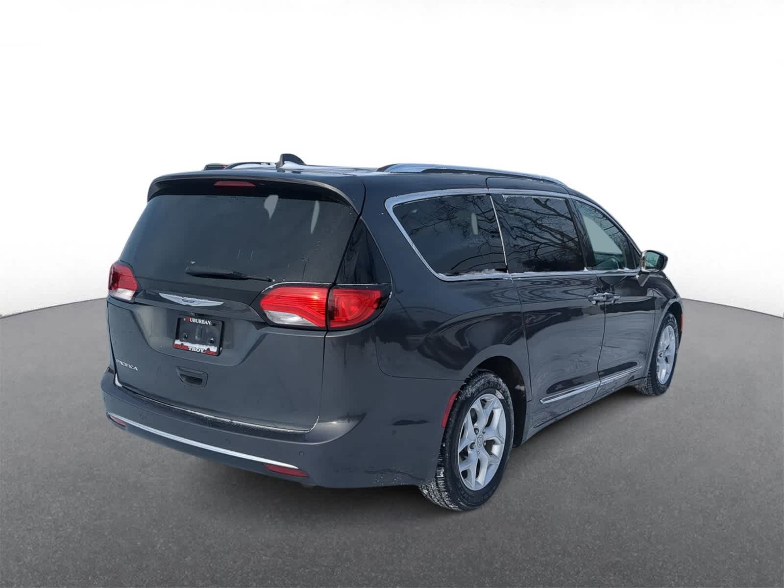 Thumbnail: 2017 Chrysler Pacifica - 8