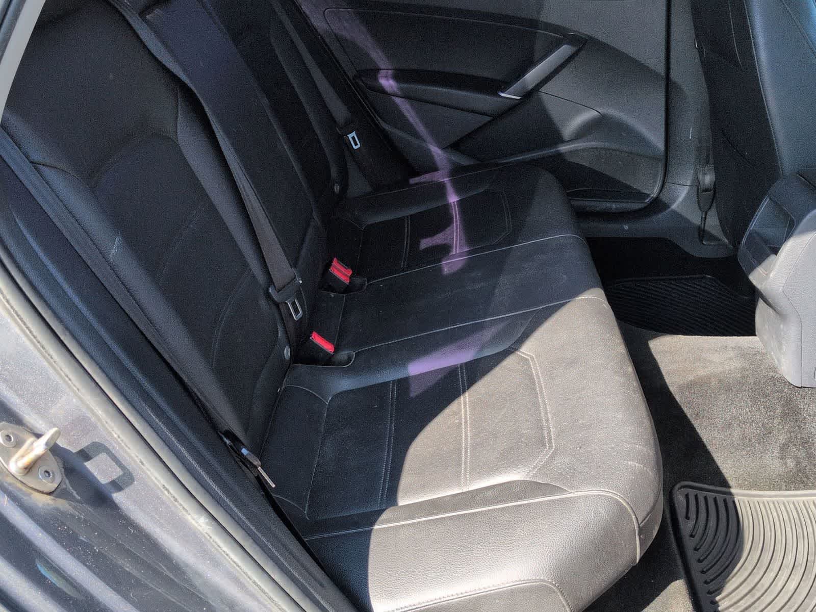 Thumbnail: 2018 Volkswagen Passat - 21