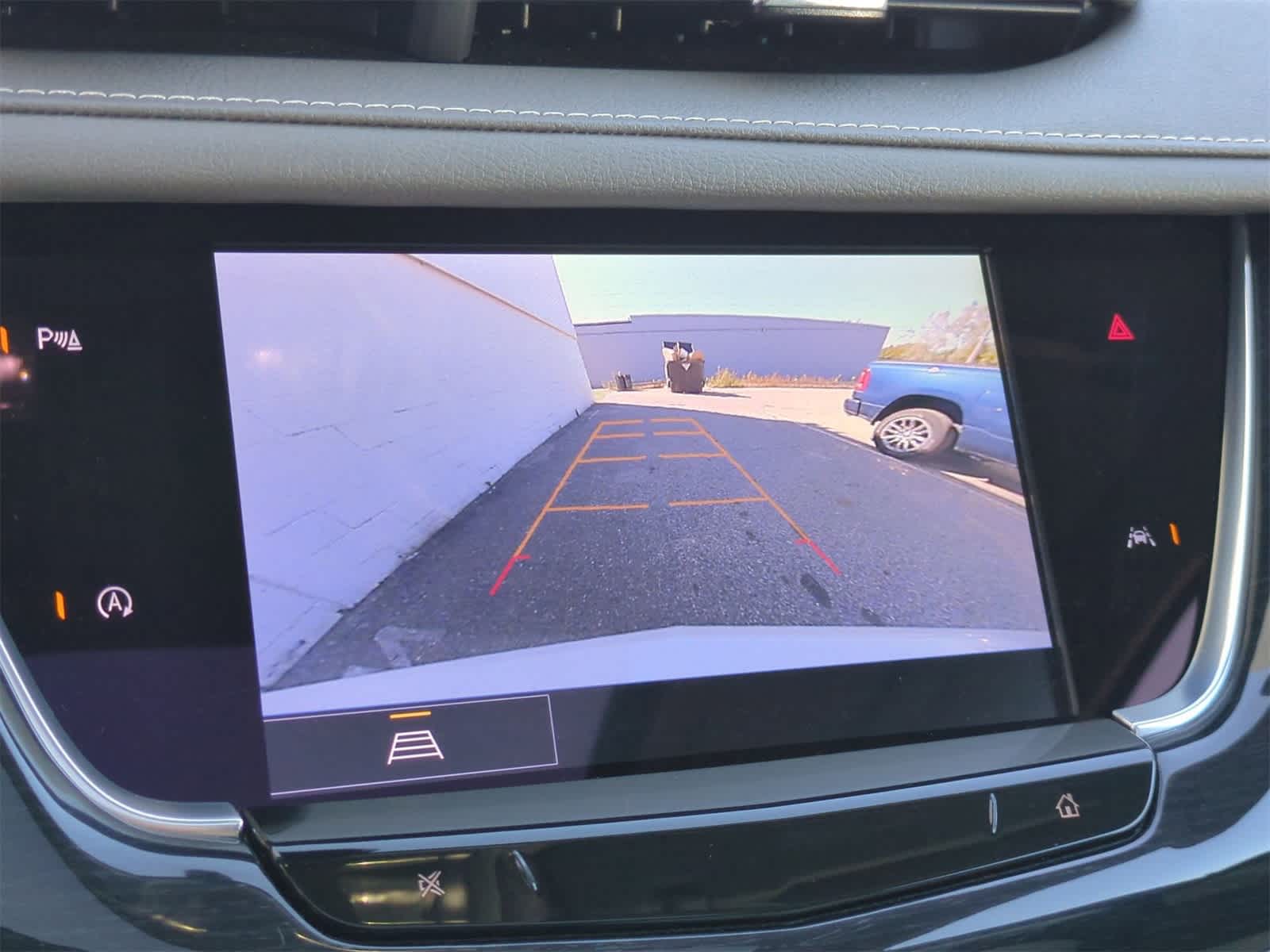 Thumbnail: 2024 Cadillac XT6 - 30