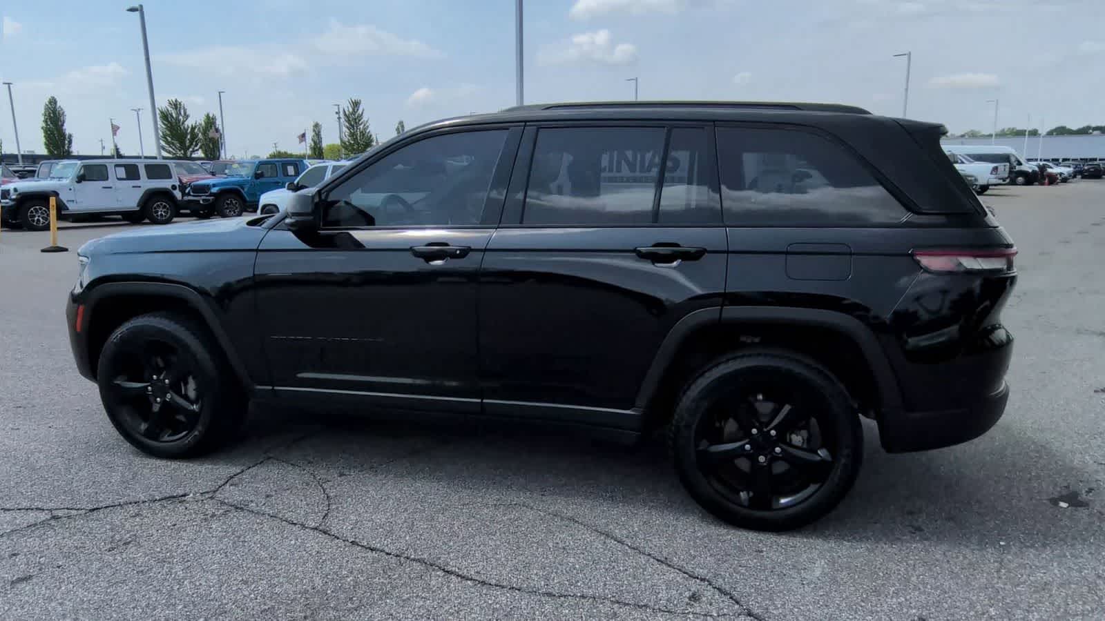 Thumbnail: 2023 Jeep Grand Cherokee - 6
