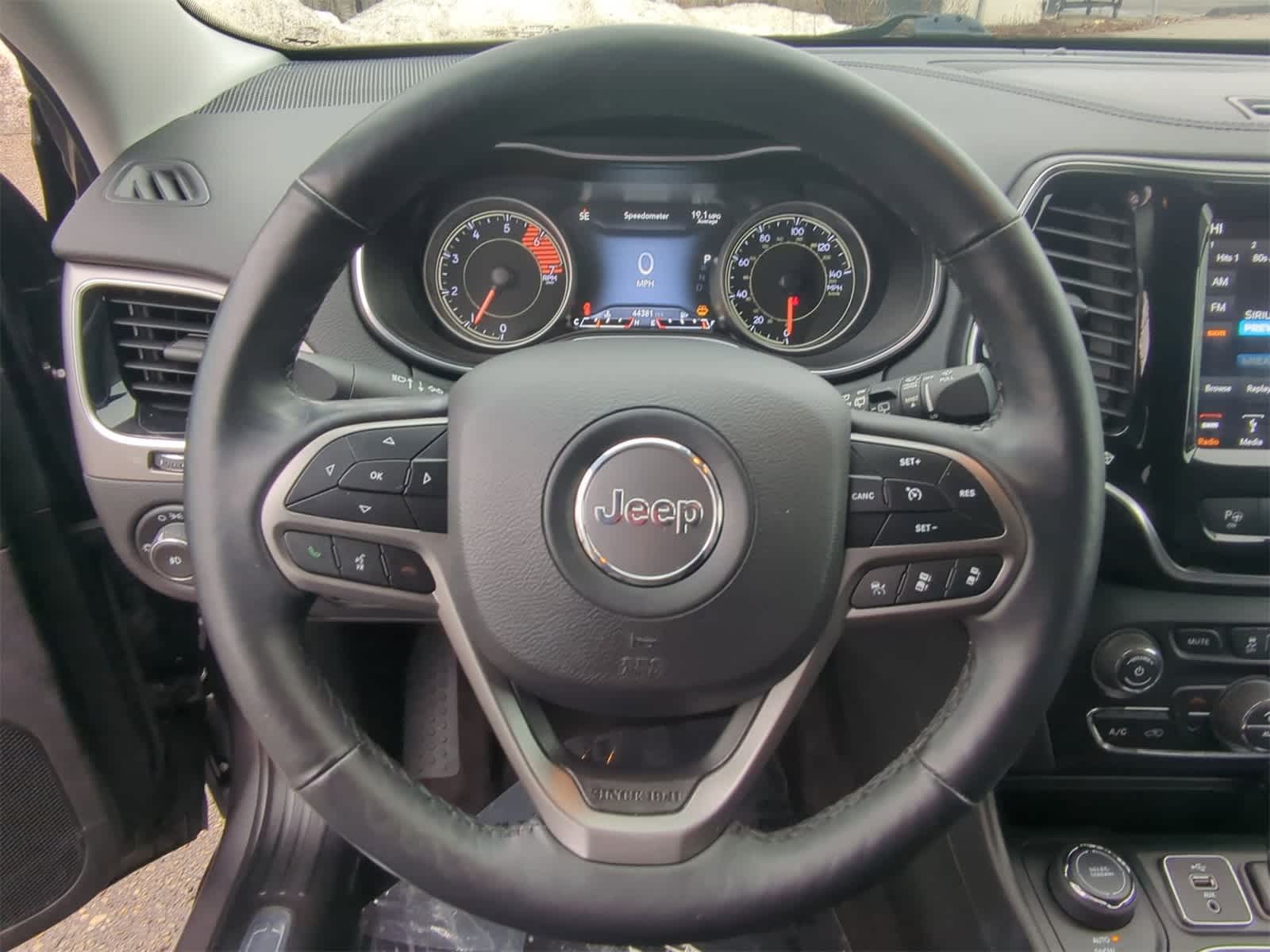 Thumbnail: 2019 Jeep Cherokee - 29