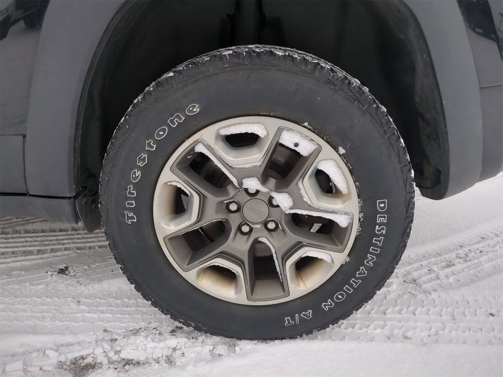 Thumbnail: 2019 Jeep Cherokee - 14