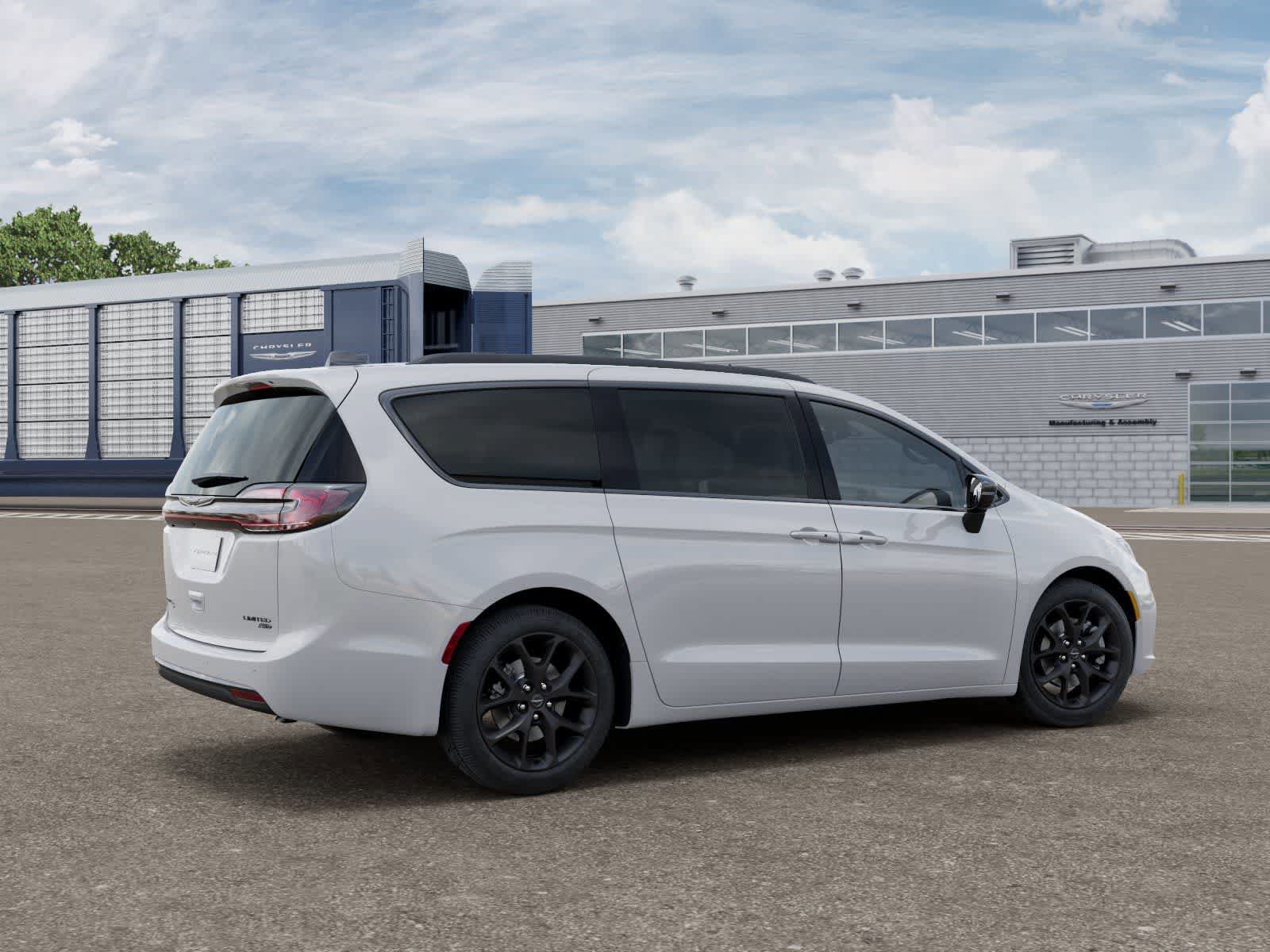 Thumbnail: 2026 Chrysler Pacifica - 4