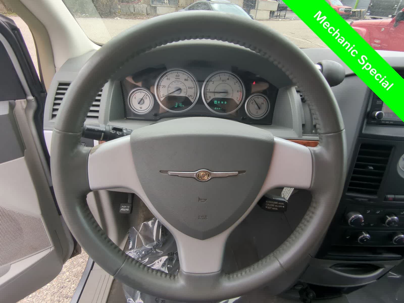 Thumbnail: 2008 Chrysler Town & Country - 22