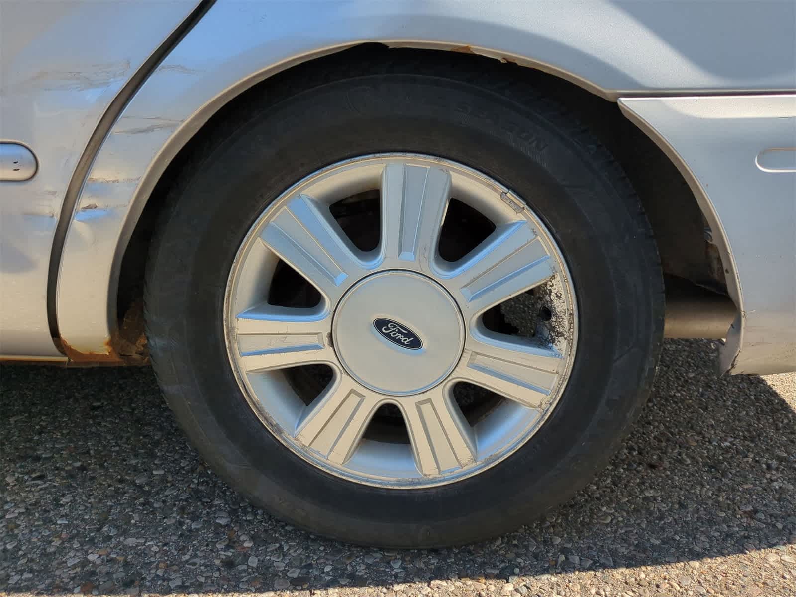 Thumbnail: 2004 Ford Taurus - 13
