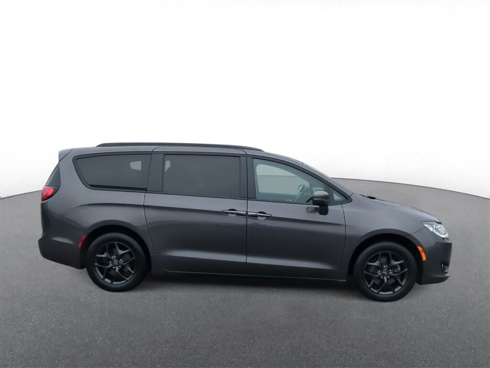 Thumbnail: 2019 Chrysler Pacifica - 9