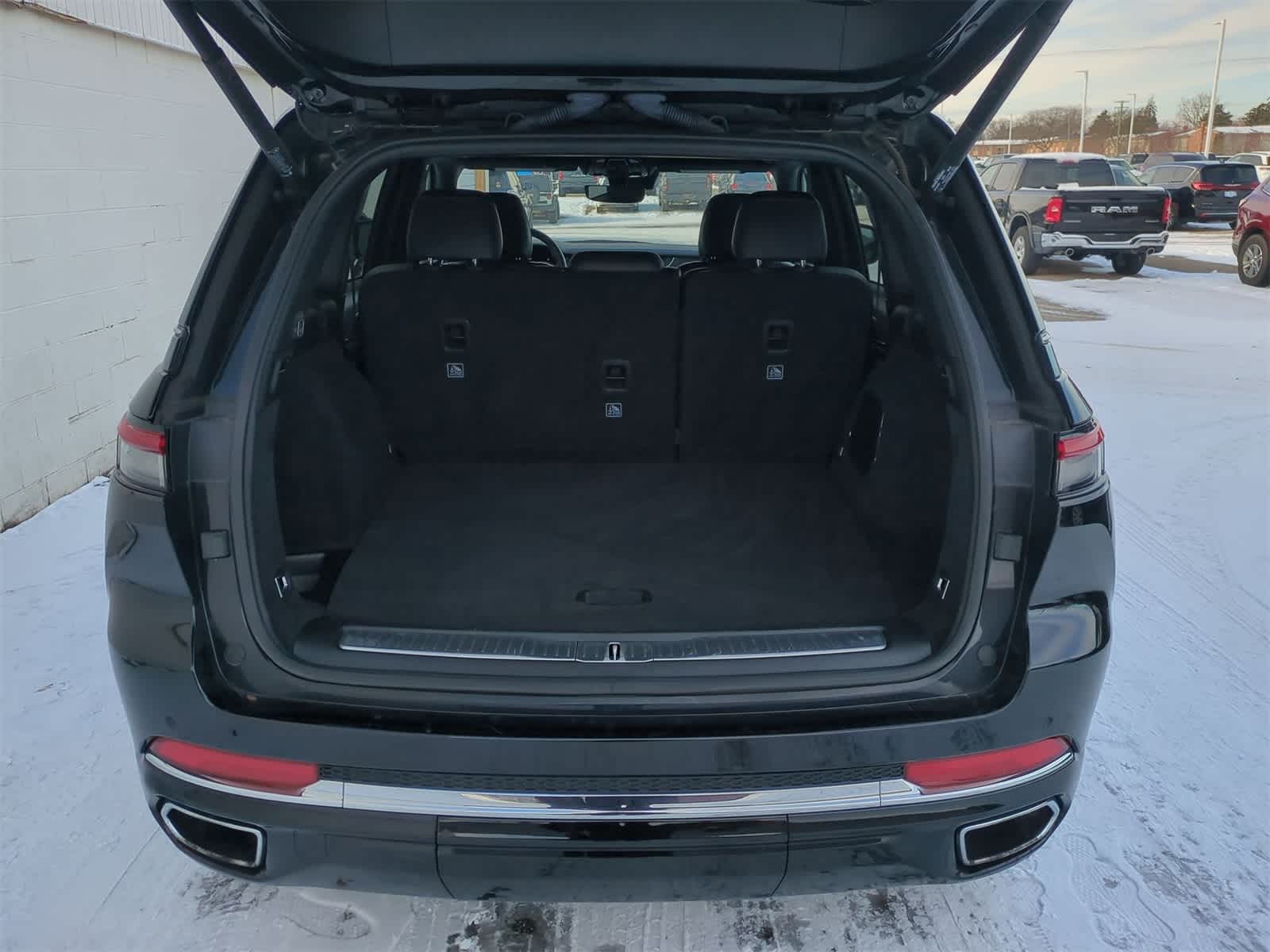 Thumbnail: 2023 Jeep Grand Cherokee - 34