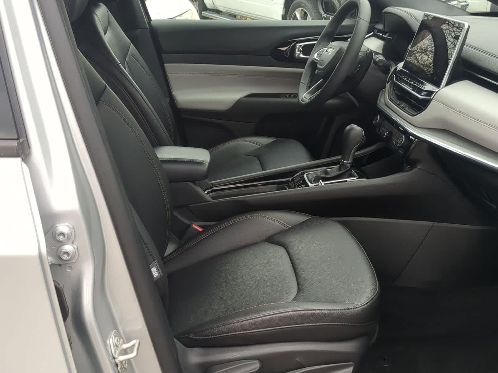 Thumbnail: 2024 Jeep Compass - 21