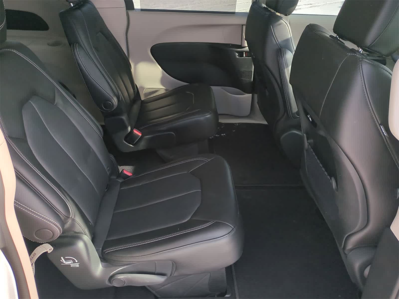 Thumbnail: 2023 Chrysler Pacifica - 20