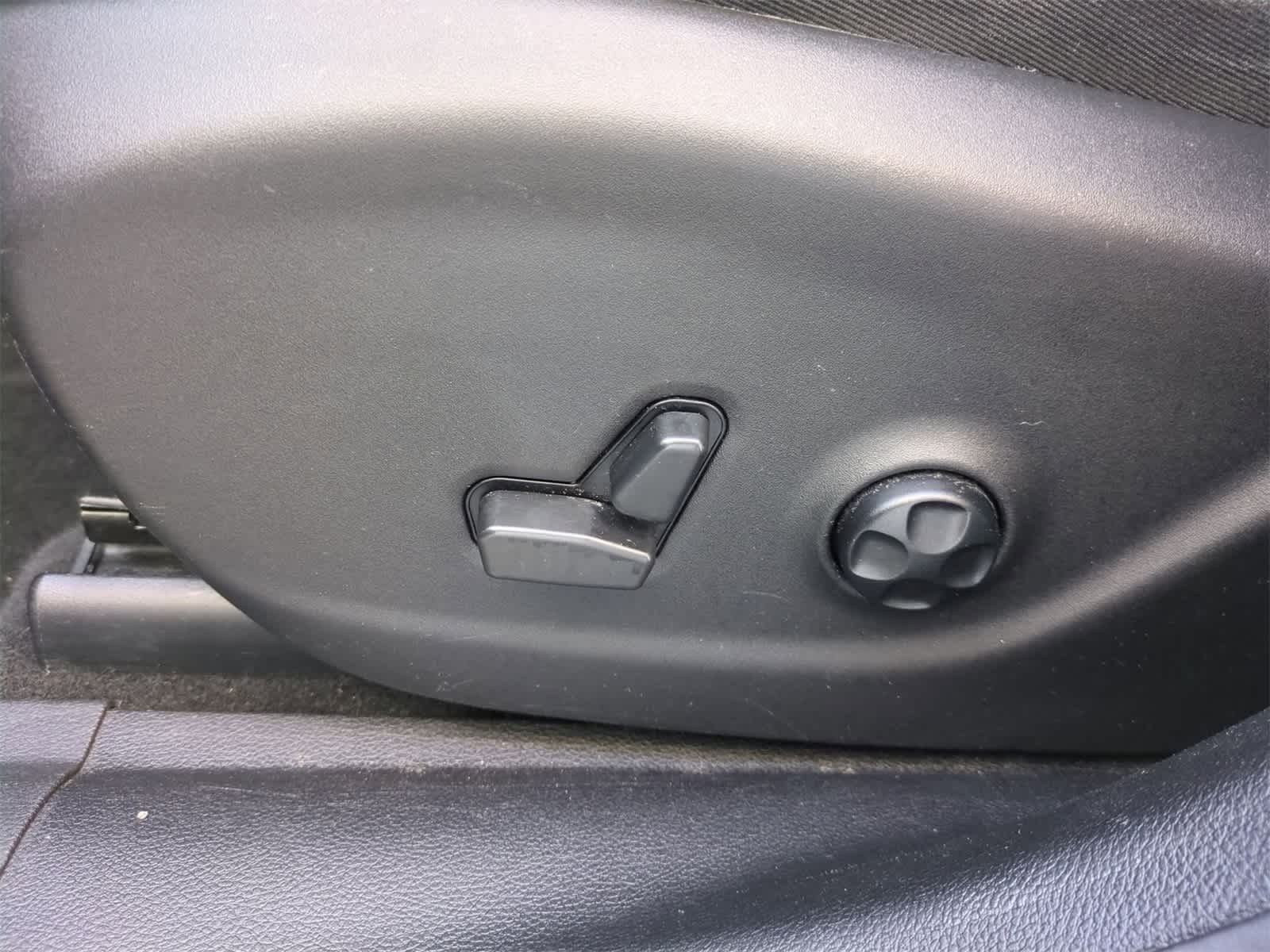 Thumbnail: 2021 Jeep Cherokee - 17