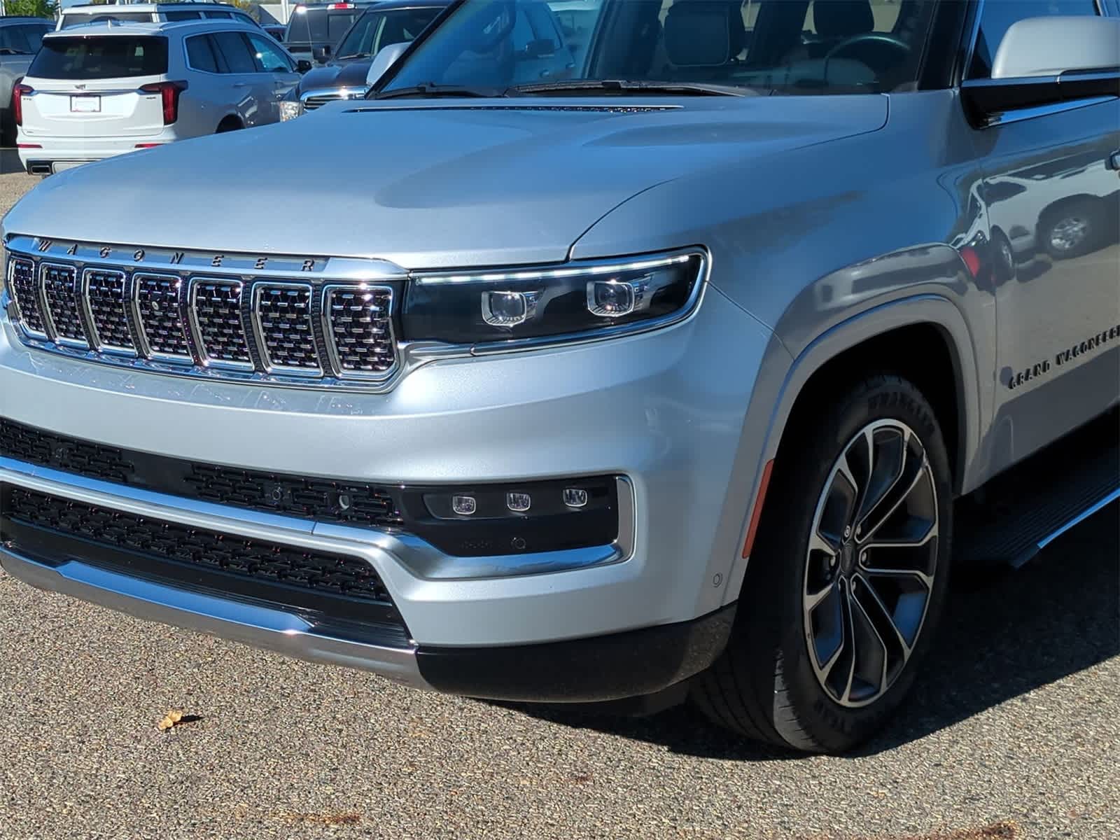 Thumbnail: 2022 Jeep Grand Wagoneer - 11