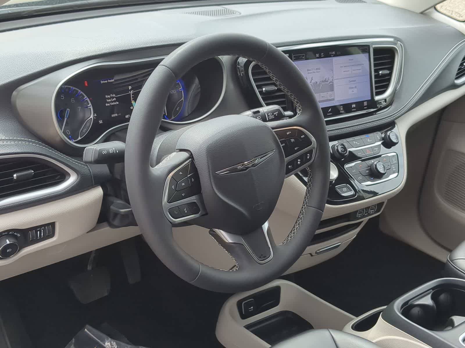 Thumbnail: 2023 Chrysler Pacifica - 10