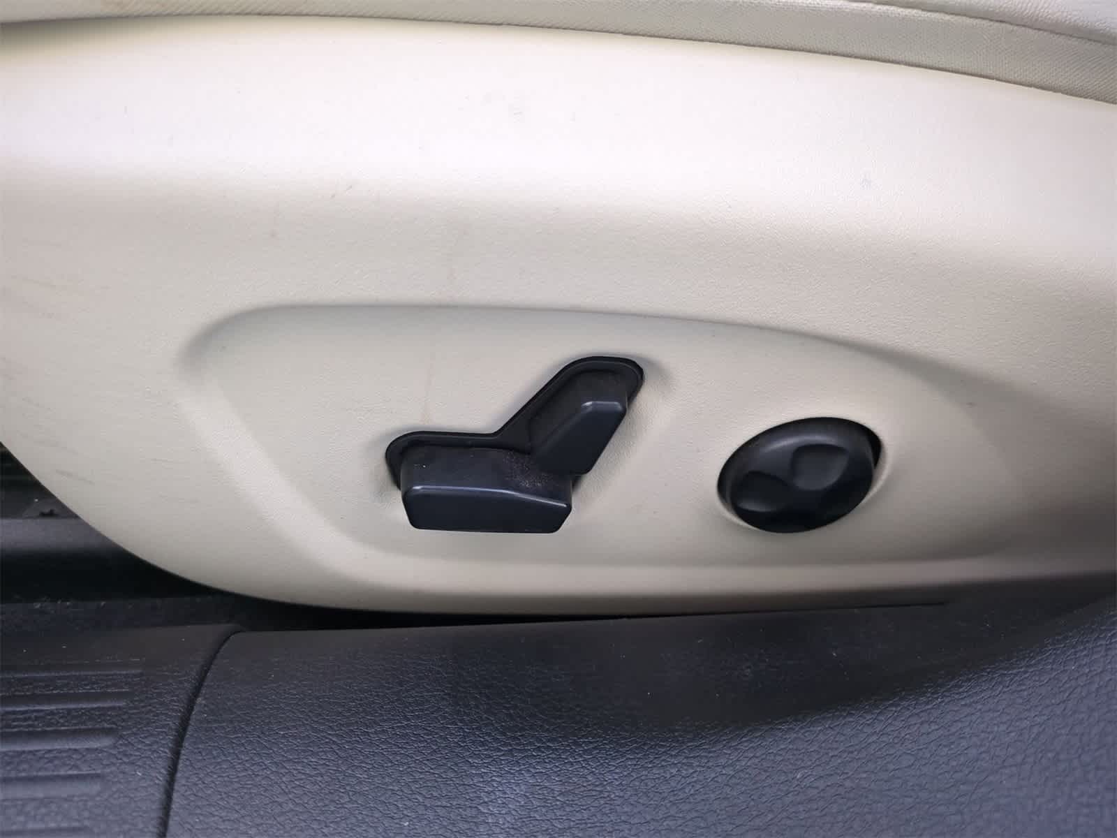 Thumbnail: 2015 Chrysler 200 - 17