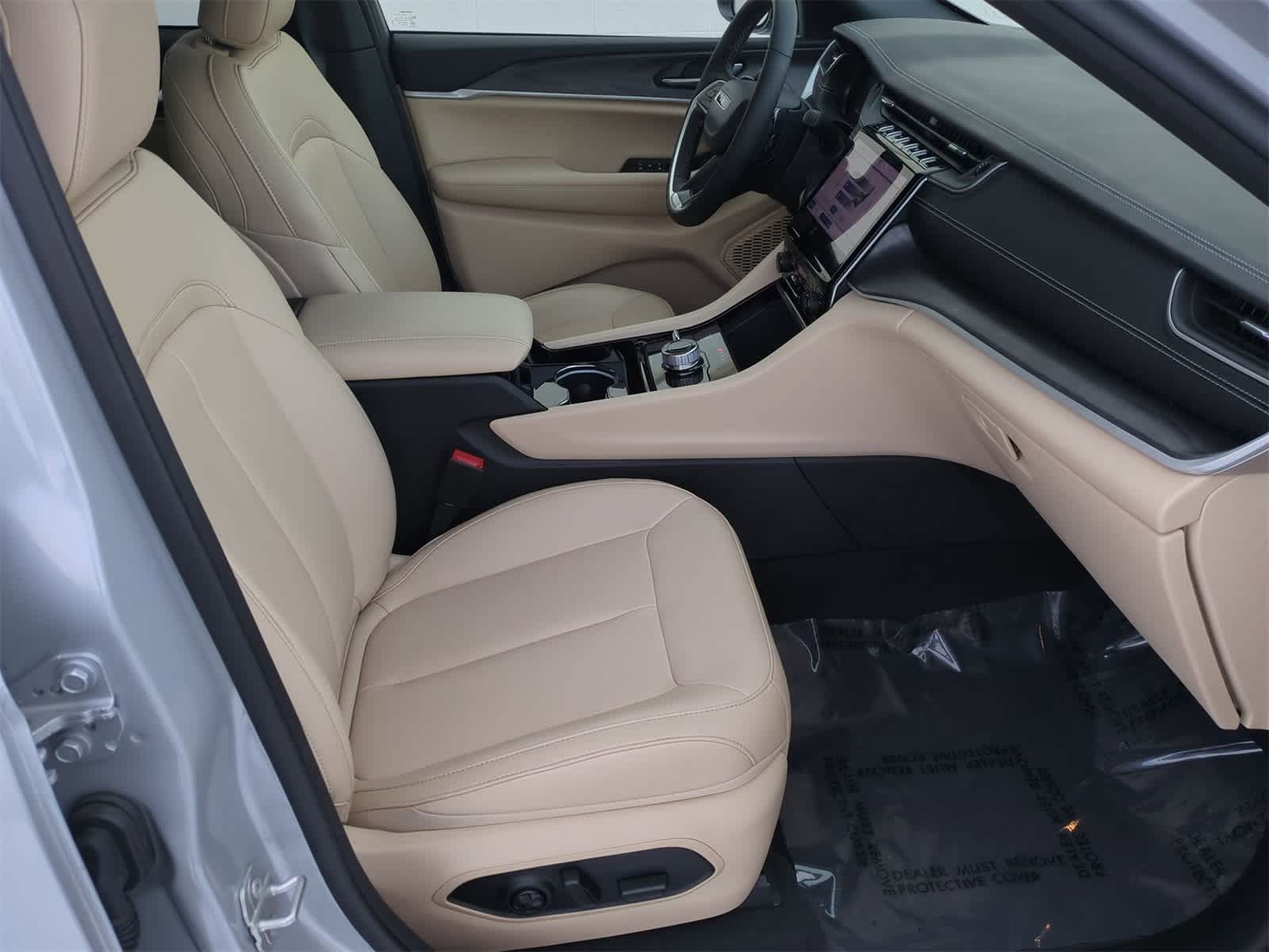 Thumbnail: 2023 Jeep Grand Cherokee - 21