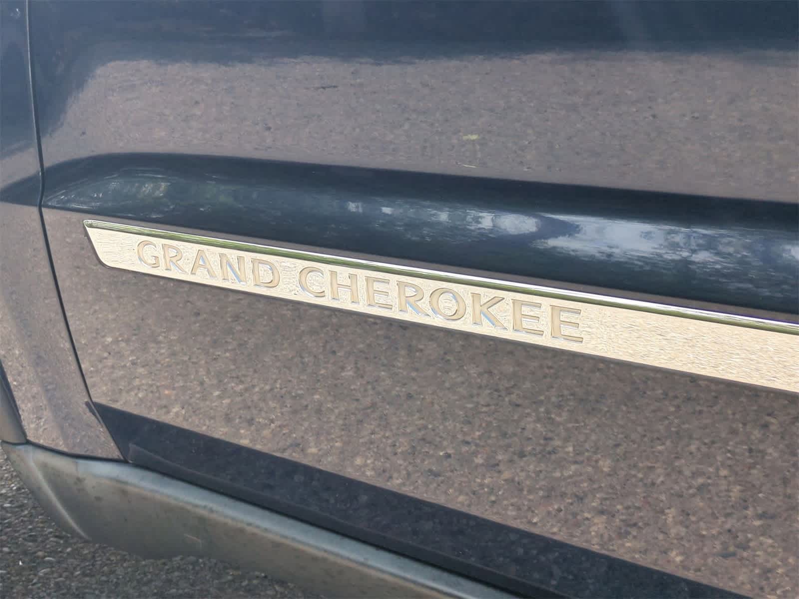 2012 Jeep Grand Cherokee Overland 12