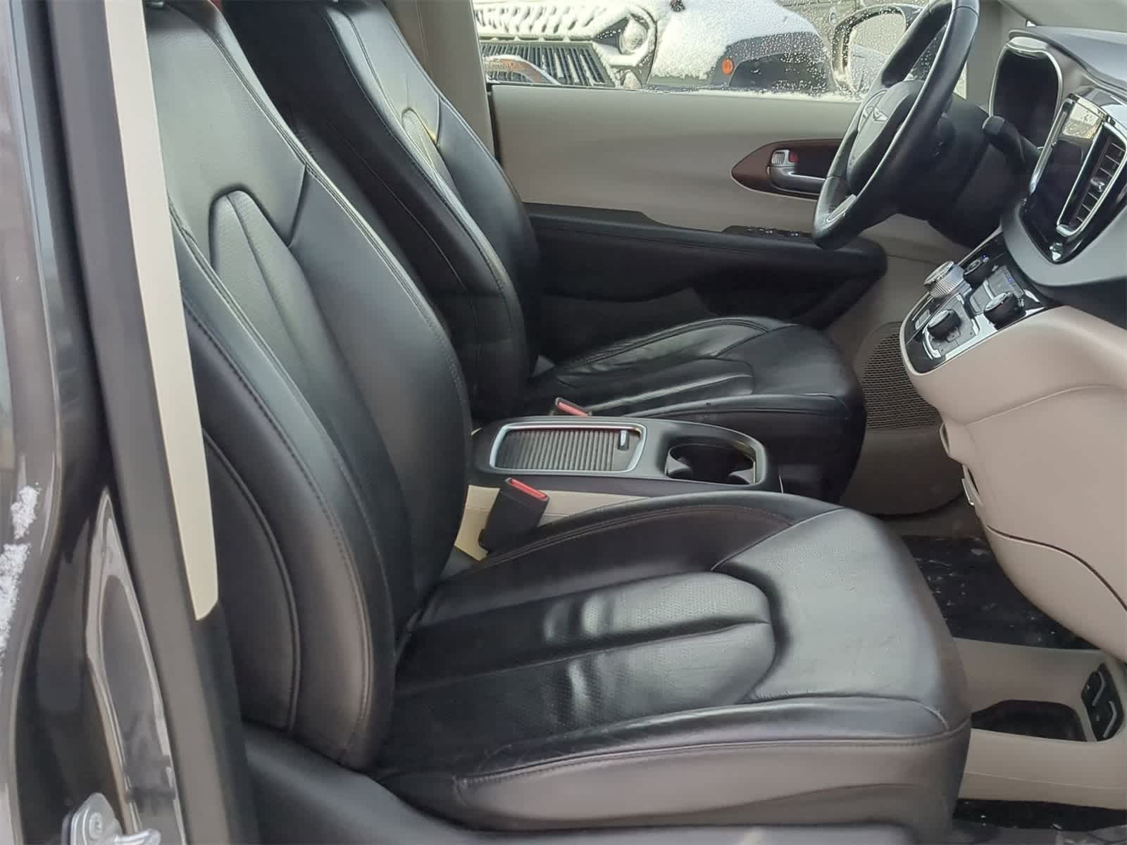 Thumbnail: 2017 Chrysler Pacifica - 30