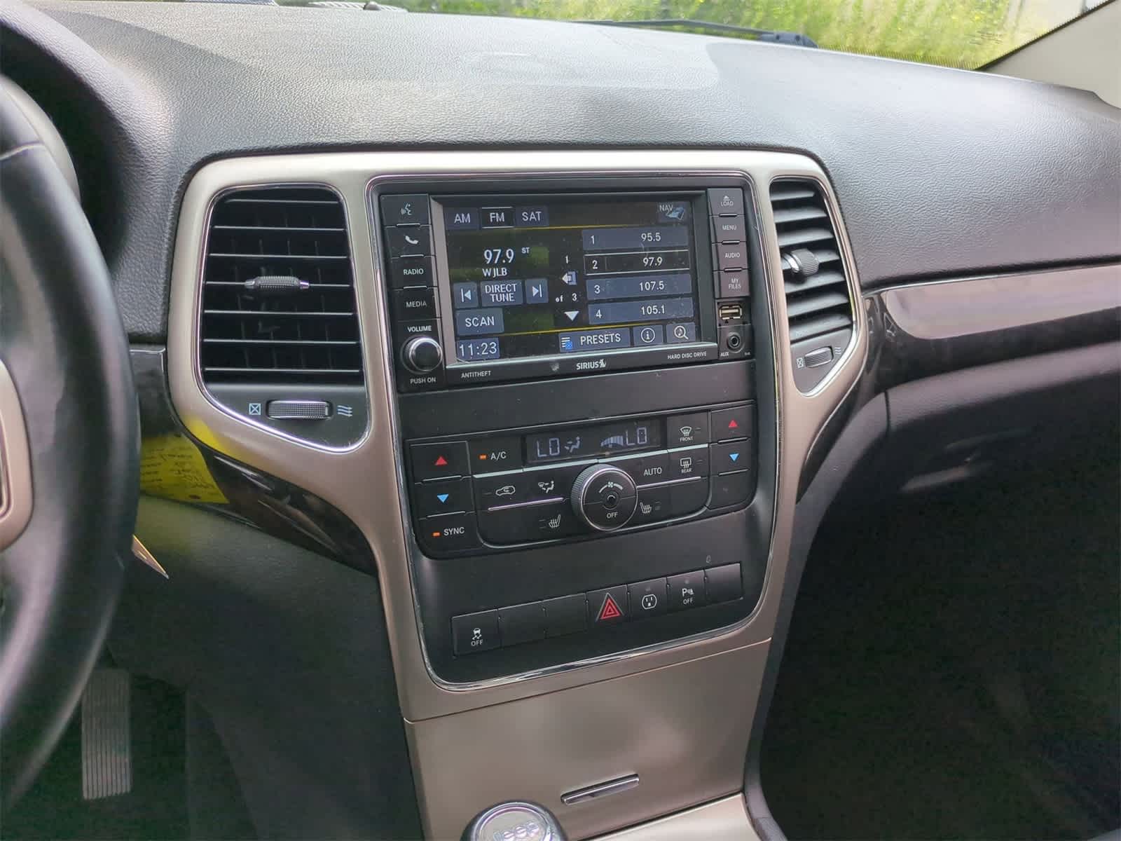 Thumbnail: 2013 Jeep Grand Cherokee - 25