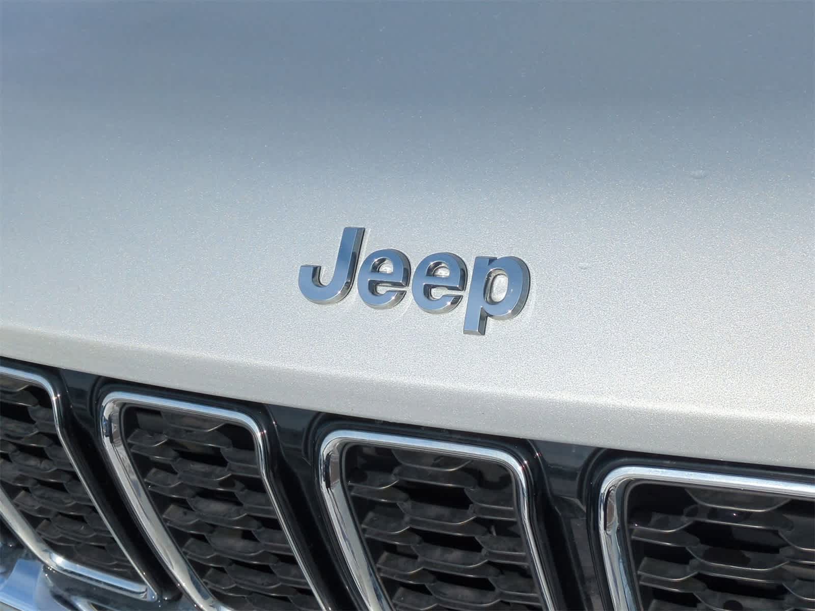 Thumbnail: 2023 Jeep Grand Cherokee - 12