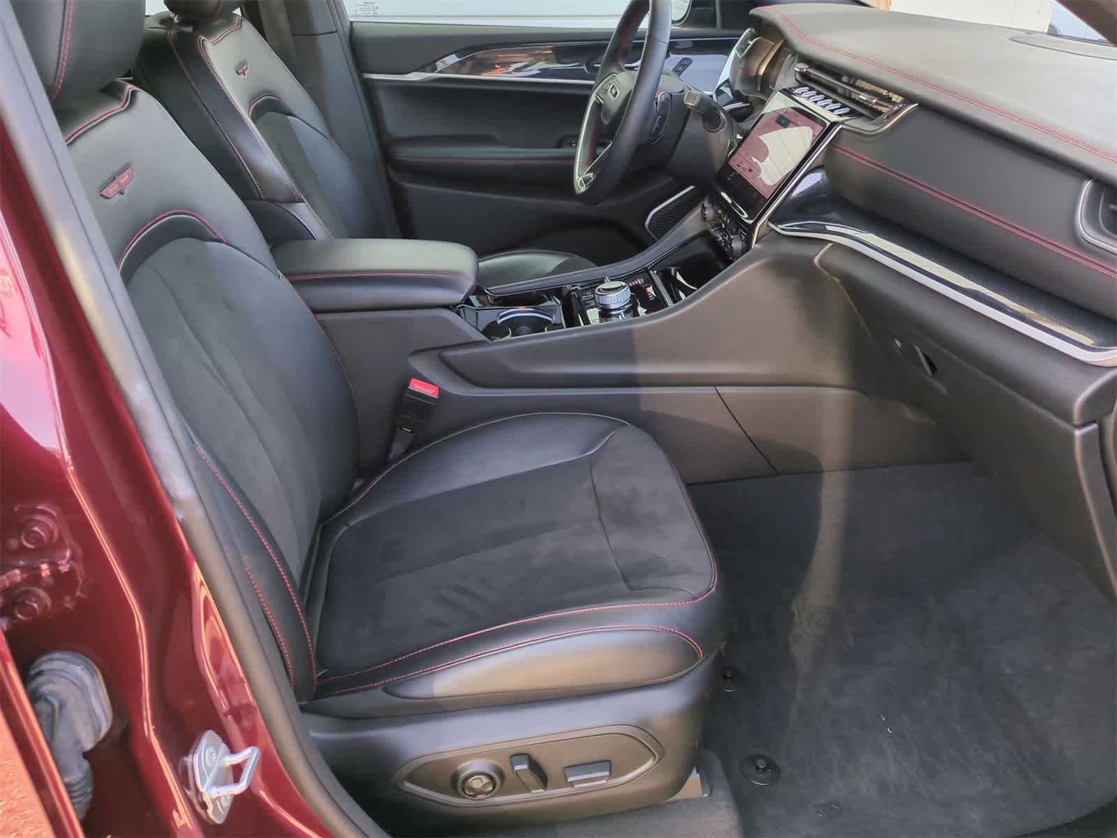 Thumbnail: 2022 Jeep Grand Cherokee - 21