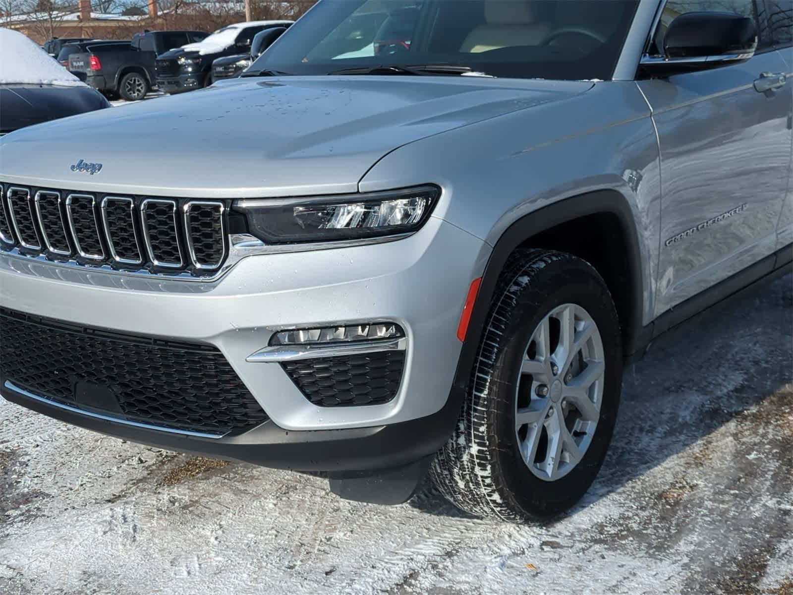 Thumbnail: 2023 Jeep Grand Cherokee - 11