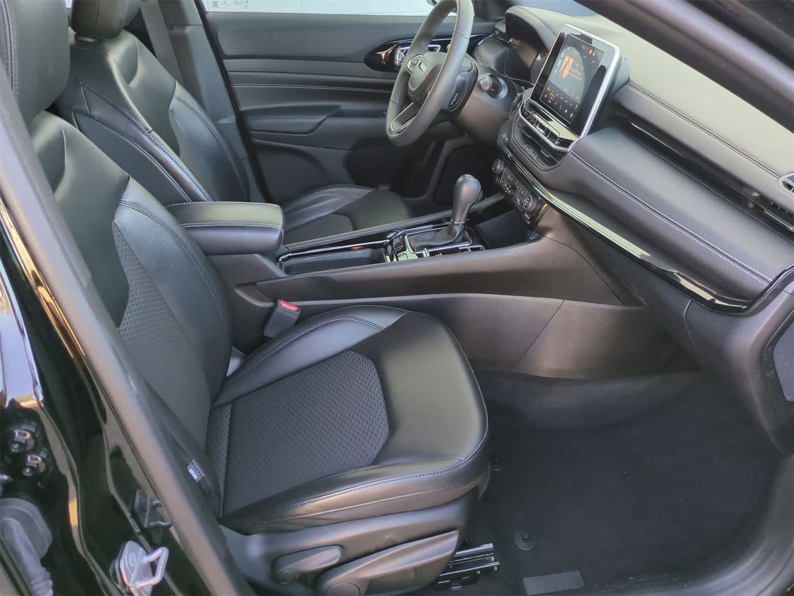 Thumbnail: 2022 Jeep Compass - 21