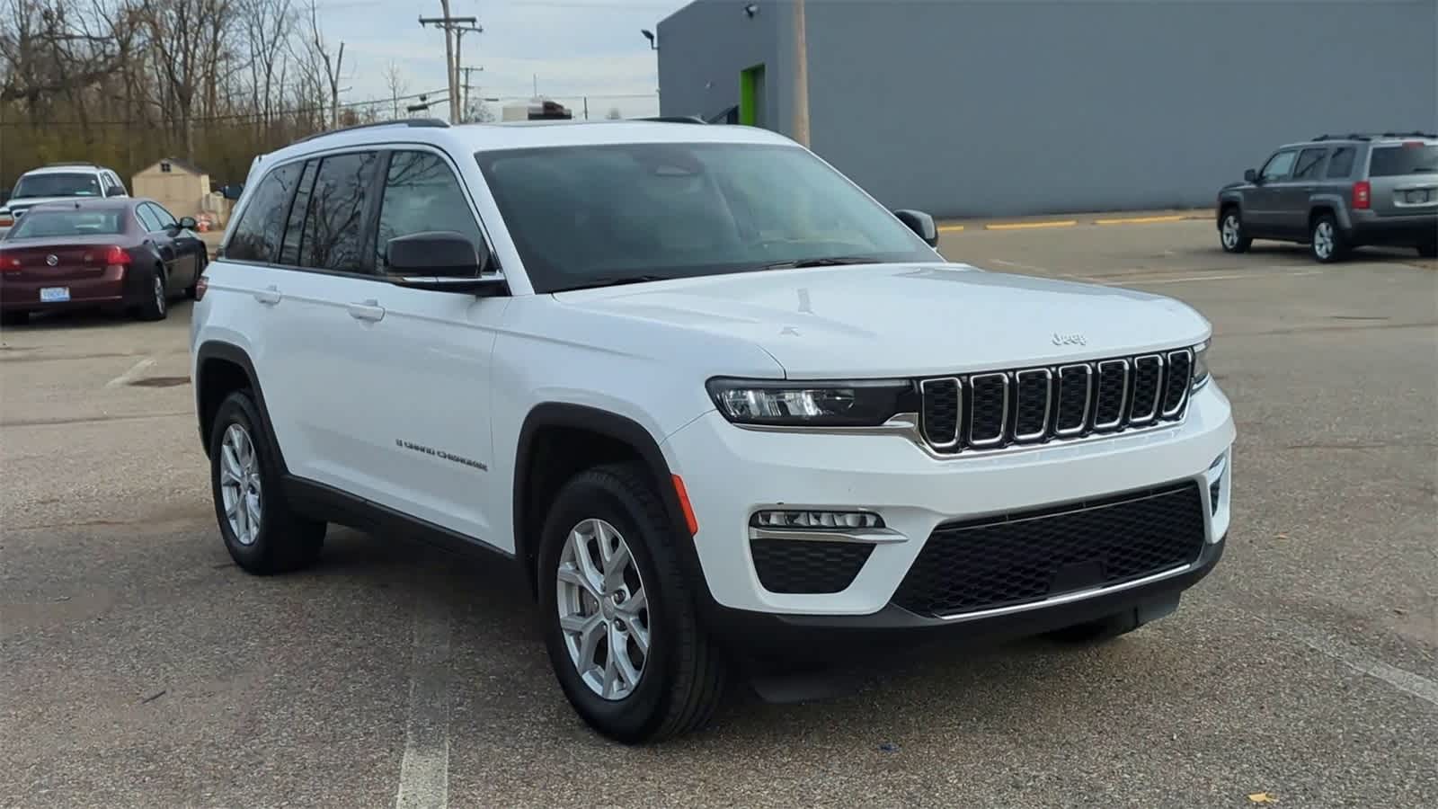 2023 Jeep Grand Cherokee Limited photo 2