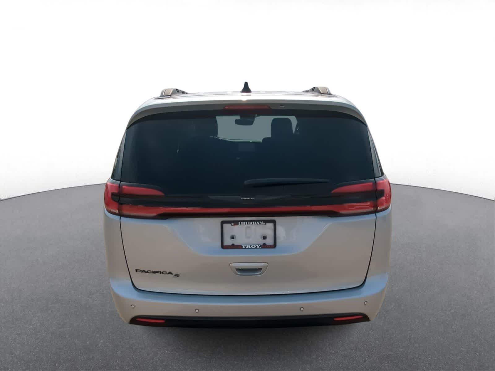 Thumbnail: 2024 Chrysler Pacifica - 7