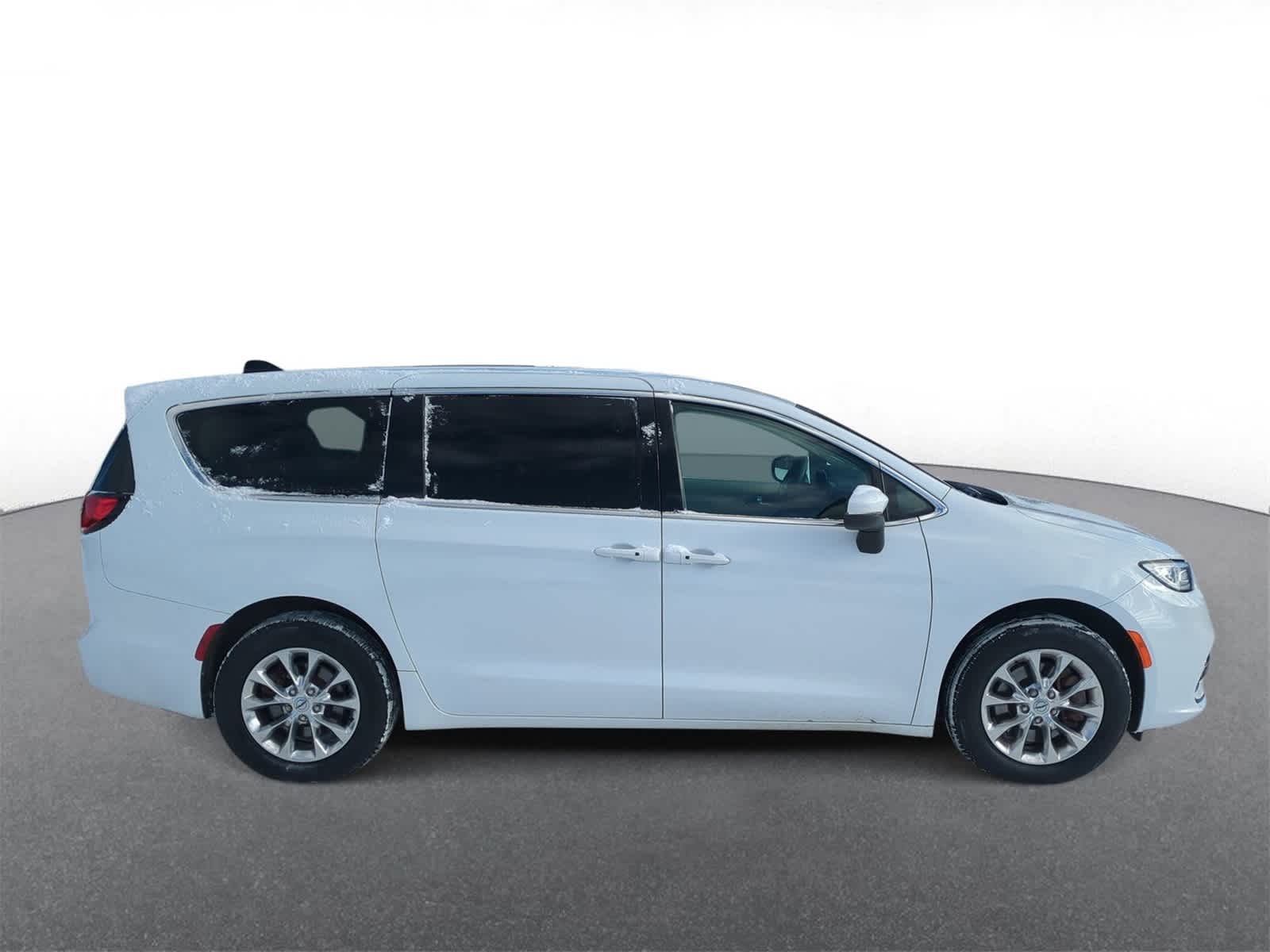 Thumbnail: 2023 Chrysler Pacifica - 9