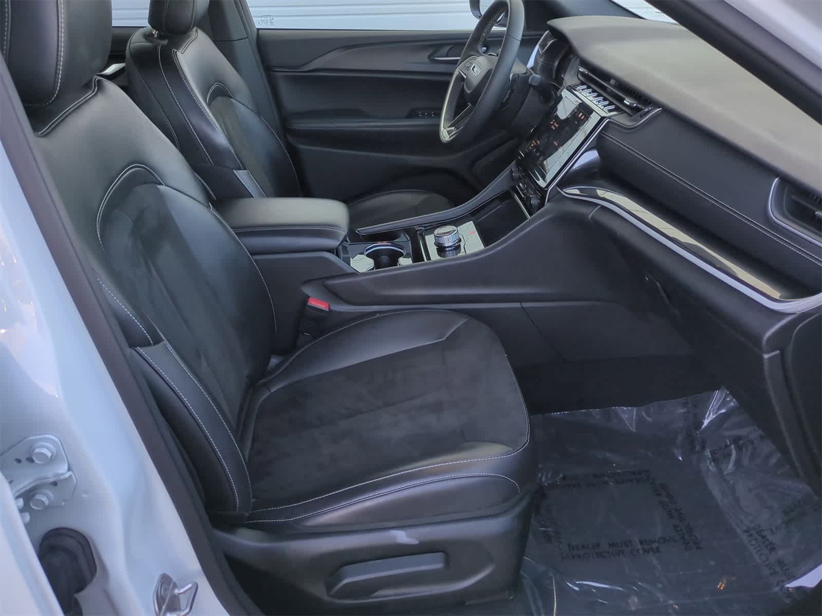 Thumbnail: 2023 Jeep Grand Cherokee L - 21