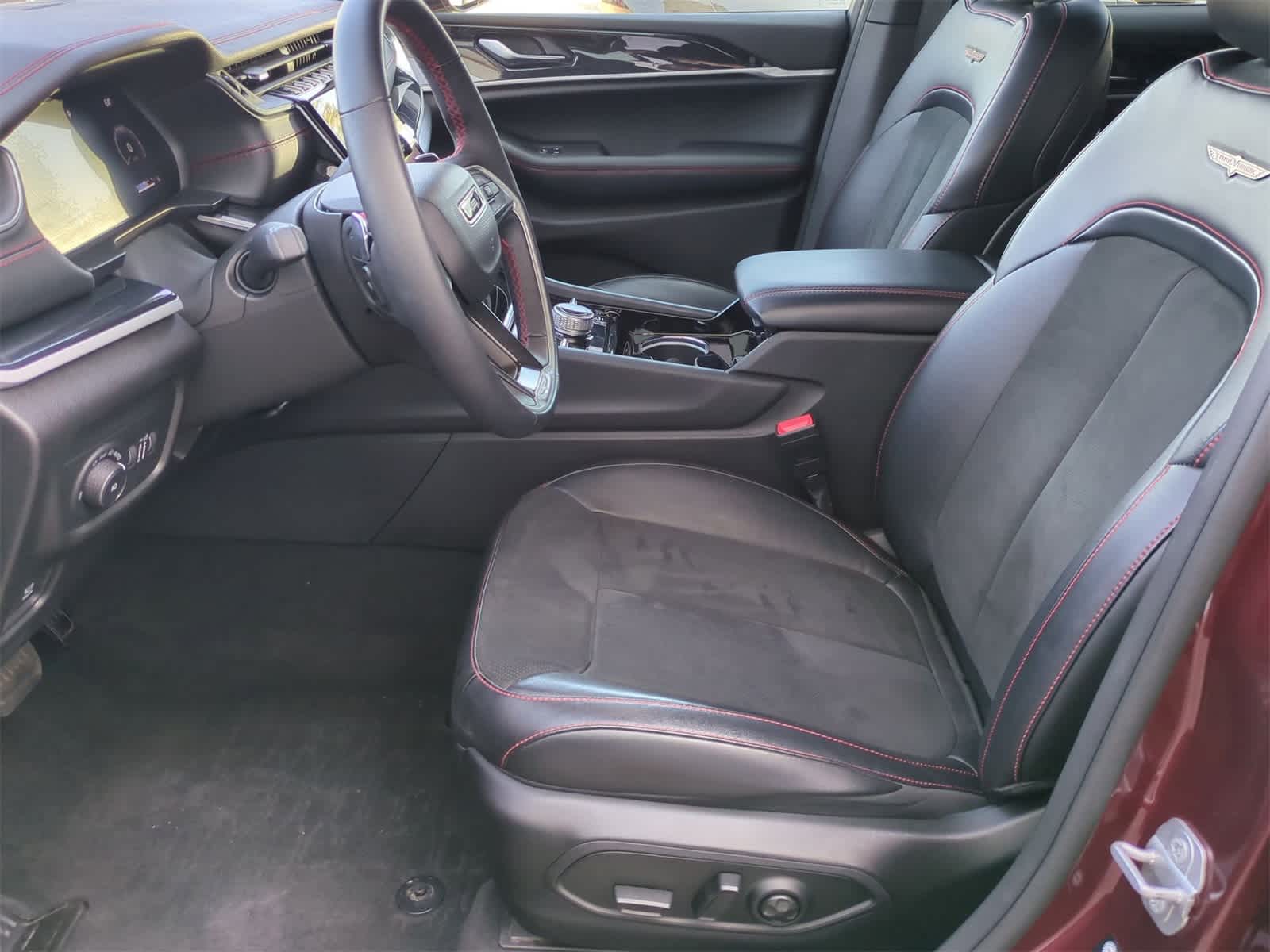 Thumbnail: 2022 Jeep Grand Cherokee - 16