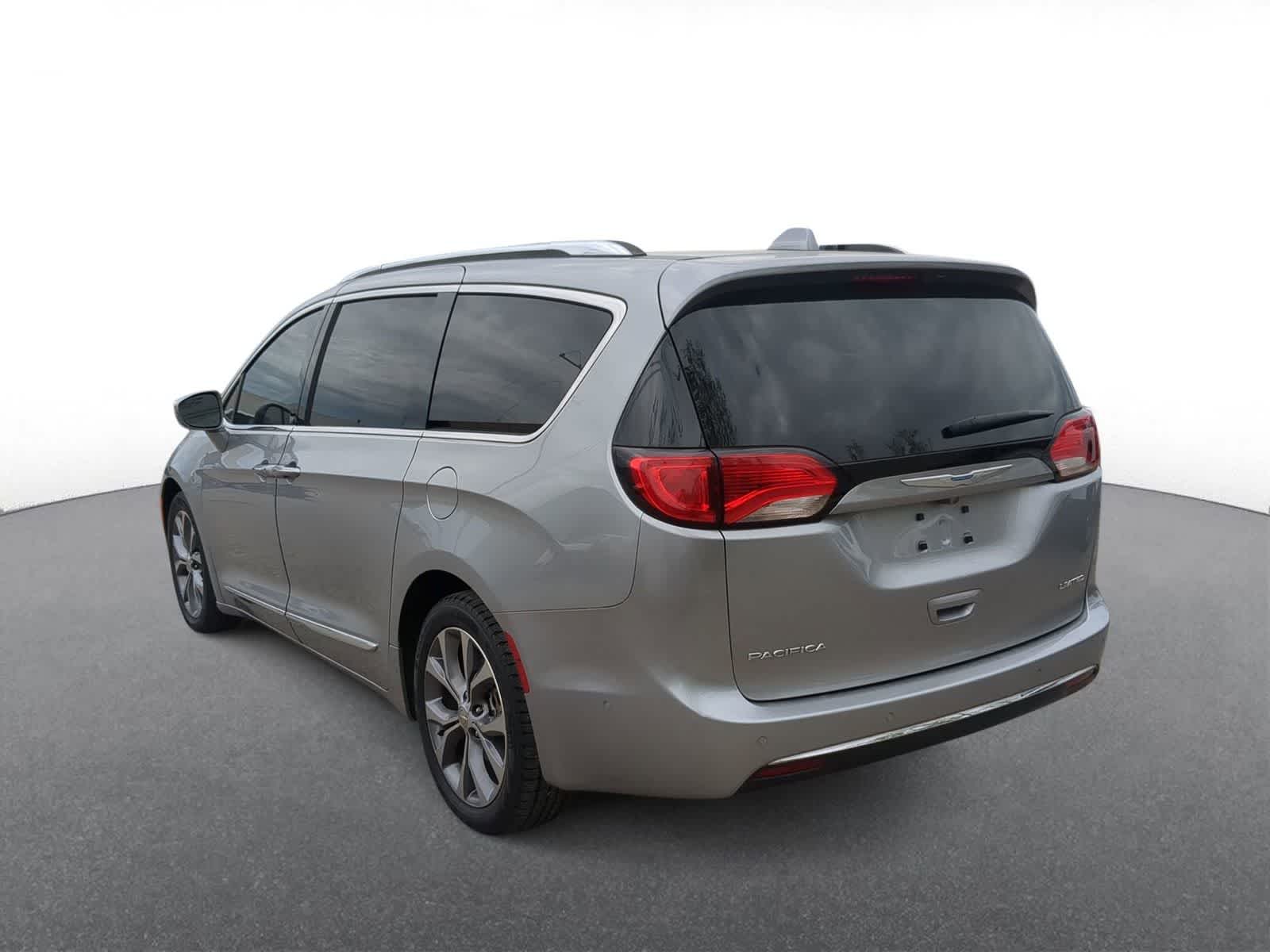 Thumbnail: 2018 Chrysler Pacifica - 6