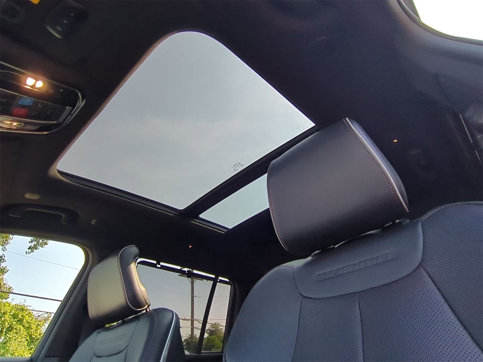 Thumbnail: 2022 Jeep Grand Cherokee - 17