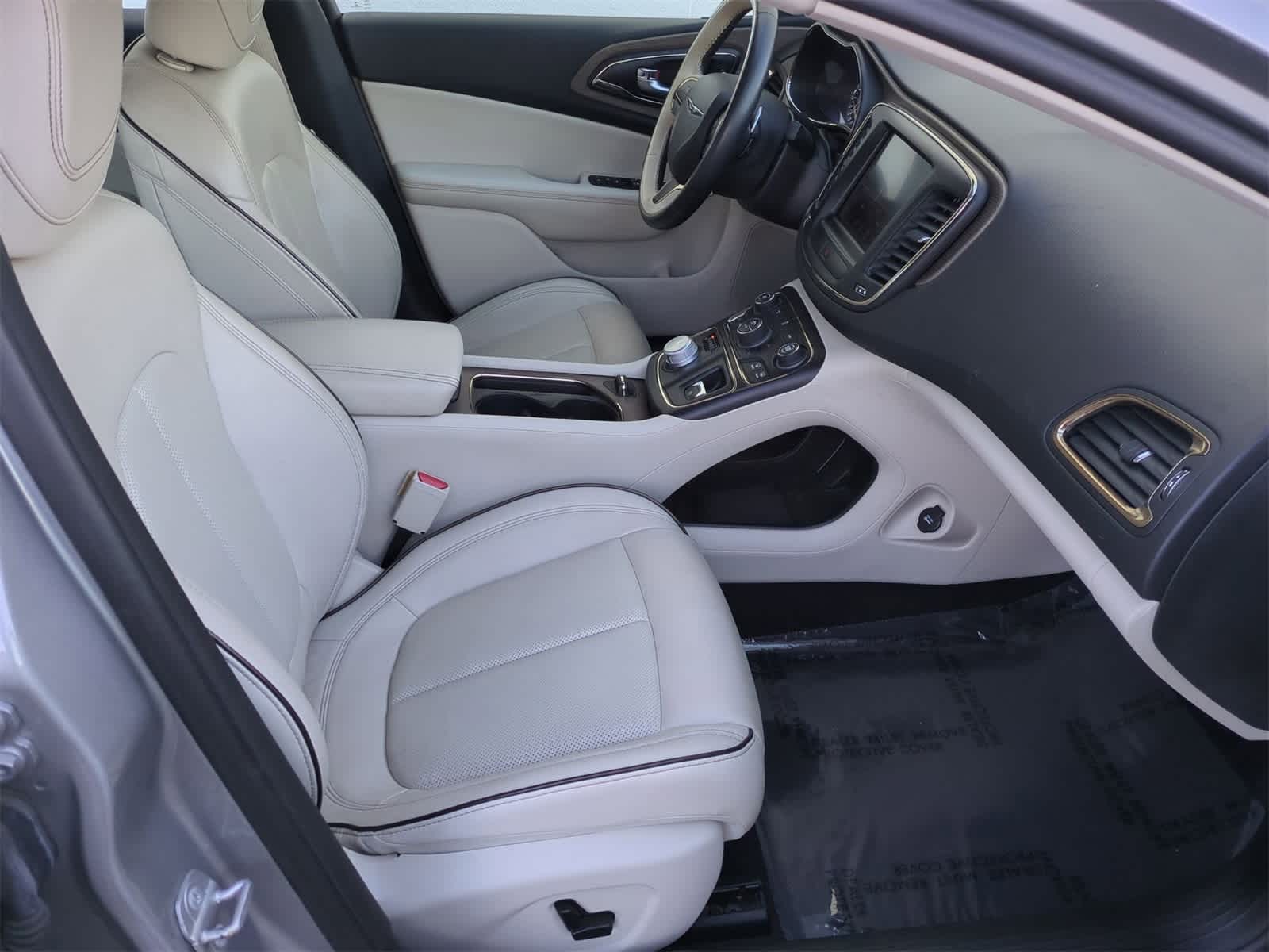 Thumbnail: 2015 Chrysler 200 - 21